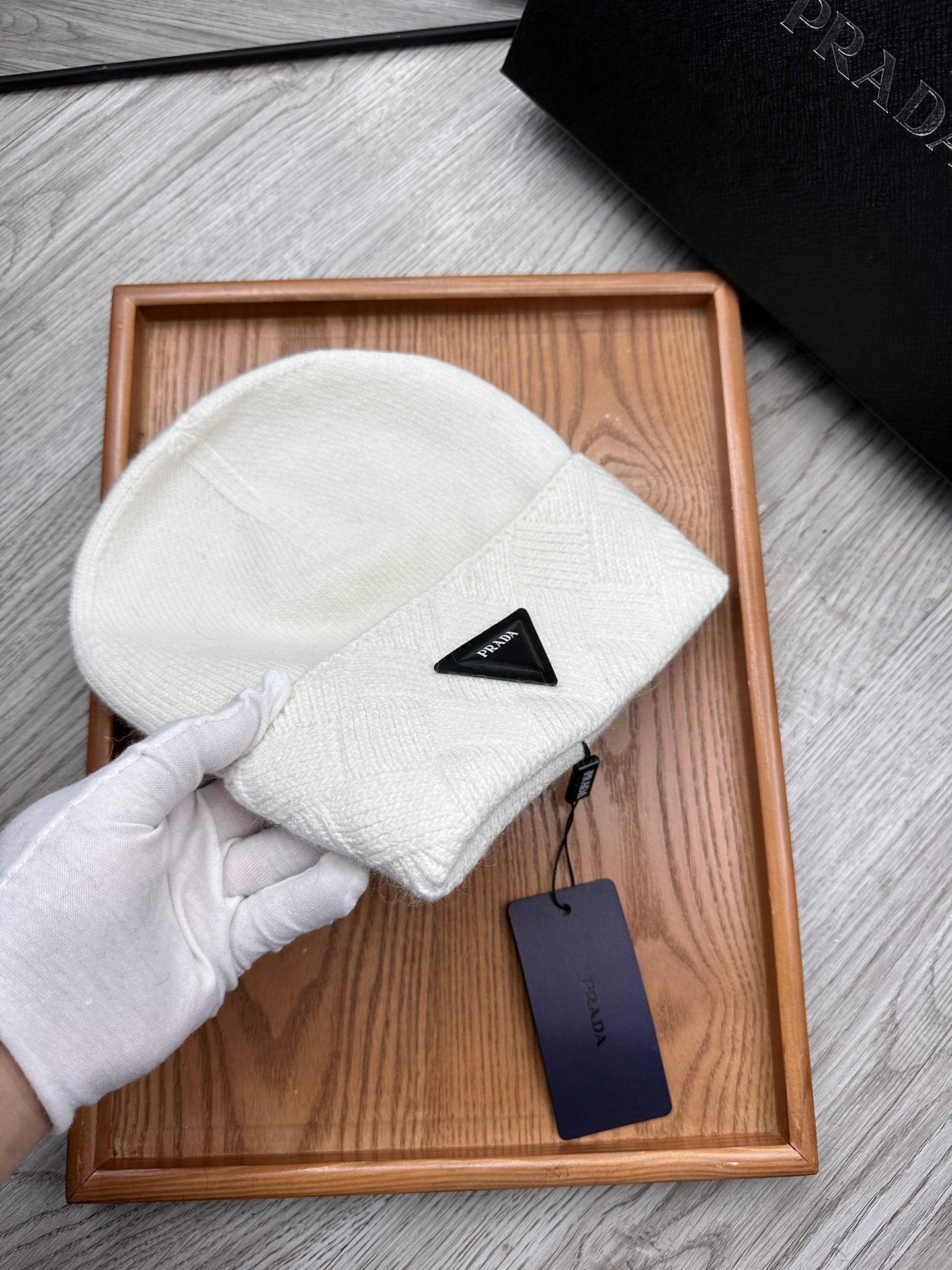 PRADA BEANIE HAT IN WHITE WOOL AND RABBIT FUR 436399