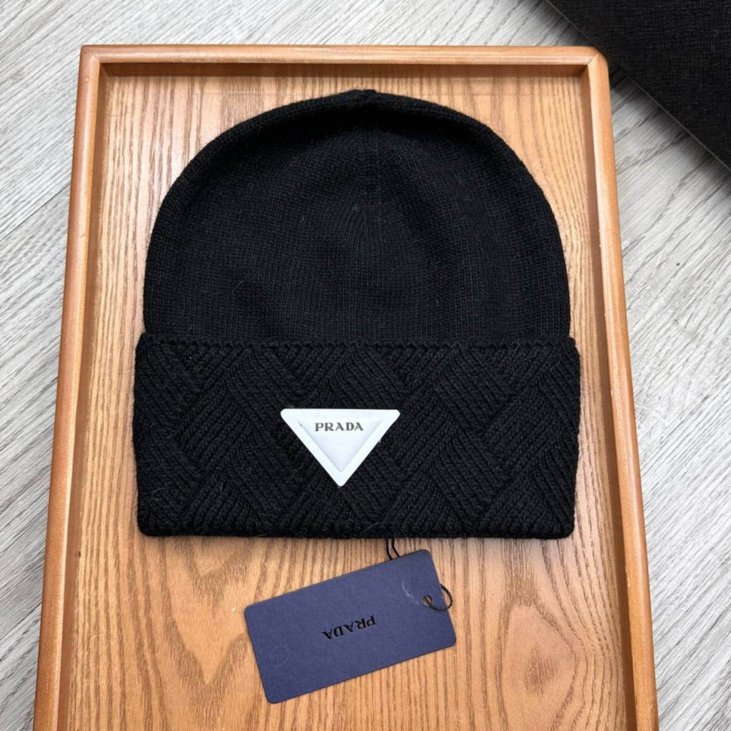PRADA BEANIE HAT IN BLACK WOOL AND RABBIT FUR 436400