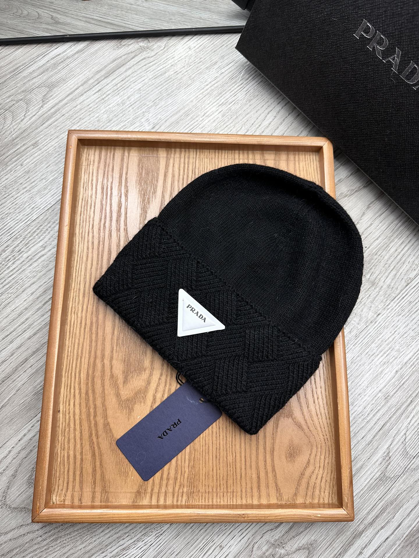 PRADA BEANIE HAT IN BLACK WOOL AND RABBIT FUR 436400