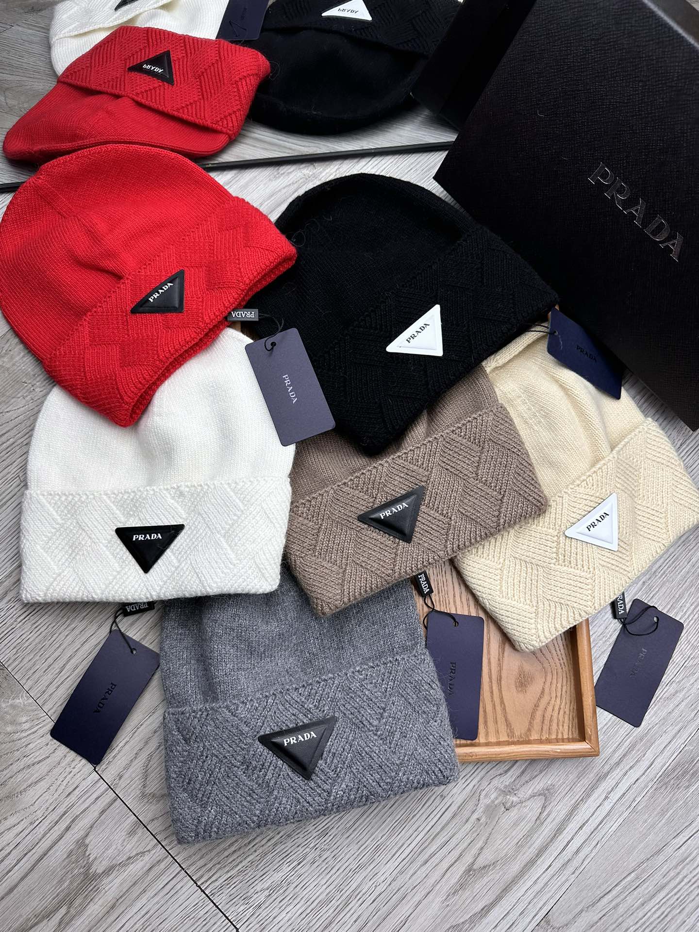 PRADA BEANIE HAT IN MEDIUM BROWN WOOL AND RABBIT FUR 436401