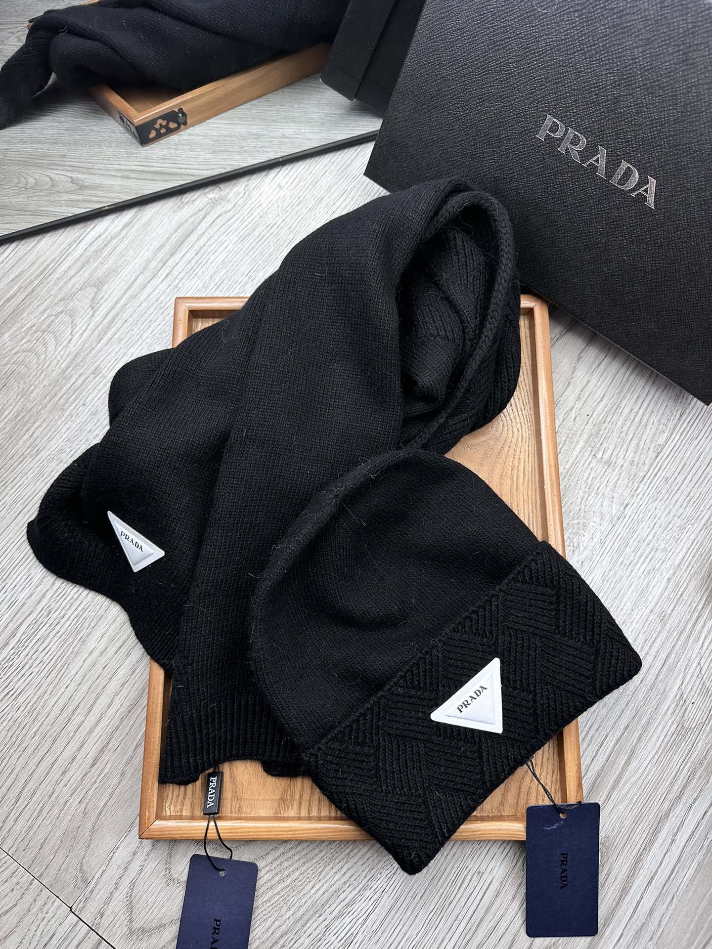 PRADA SET SCARF AND HAT IN BLACK WOOL AND RABBIT FUR 397410