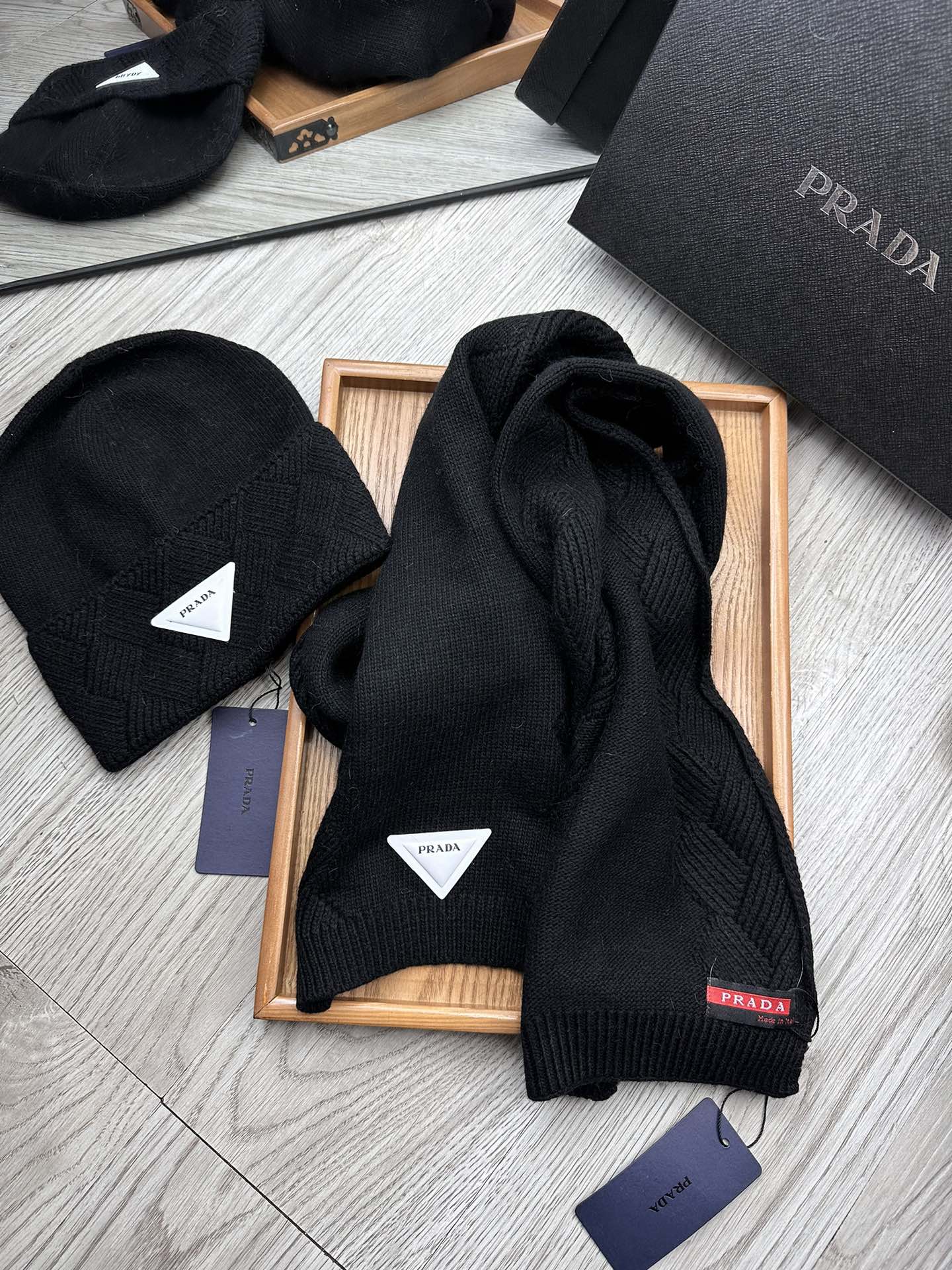 PRADA SET SCARF AND HAT IN BLACK WOOL AND RABBIT FUR 397410