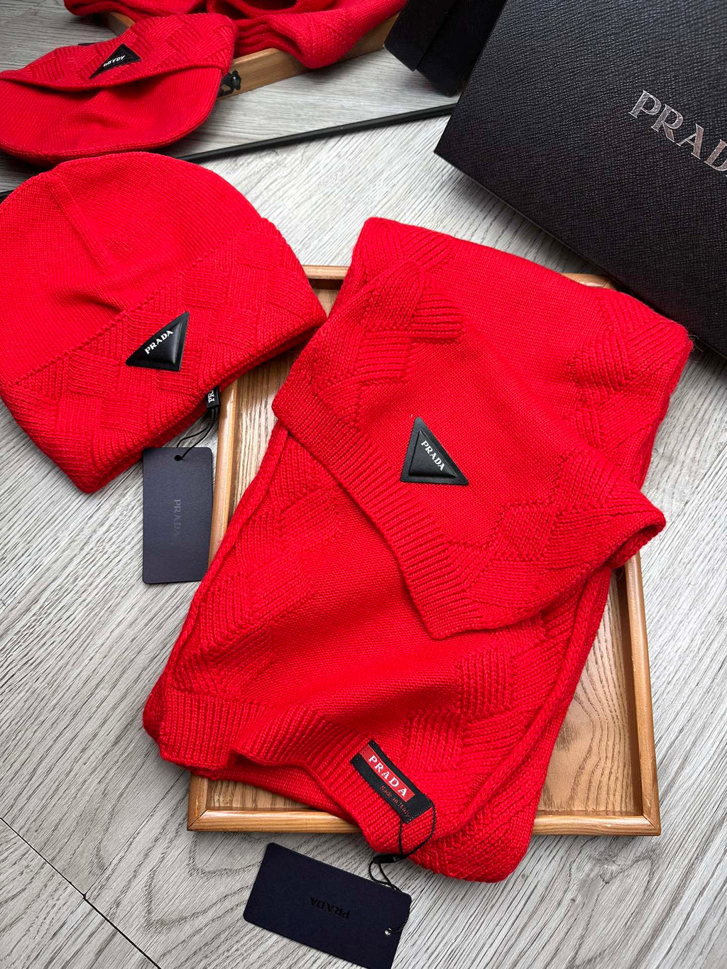 PRADA SET SCARF AND HAT IN CHERRY RED WOOL AND RABBIT FUR 397409