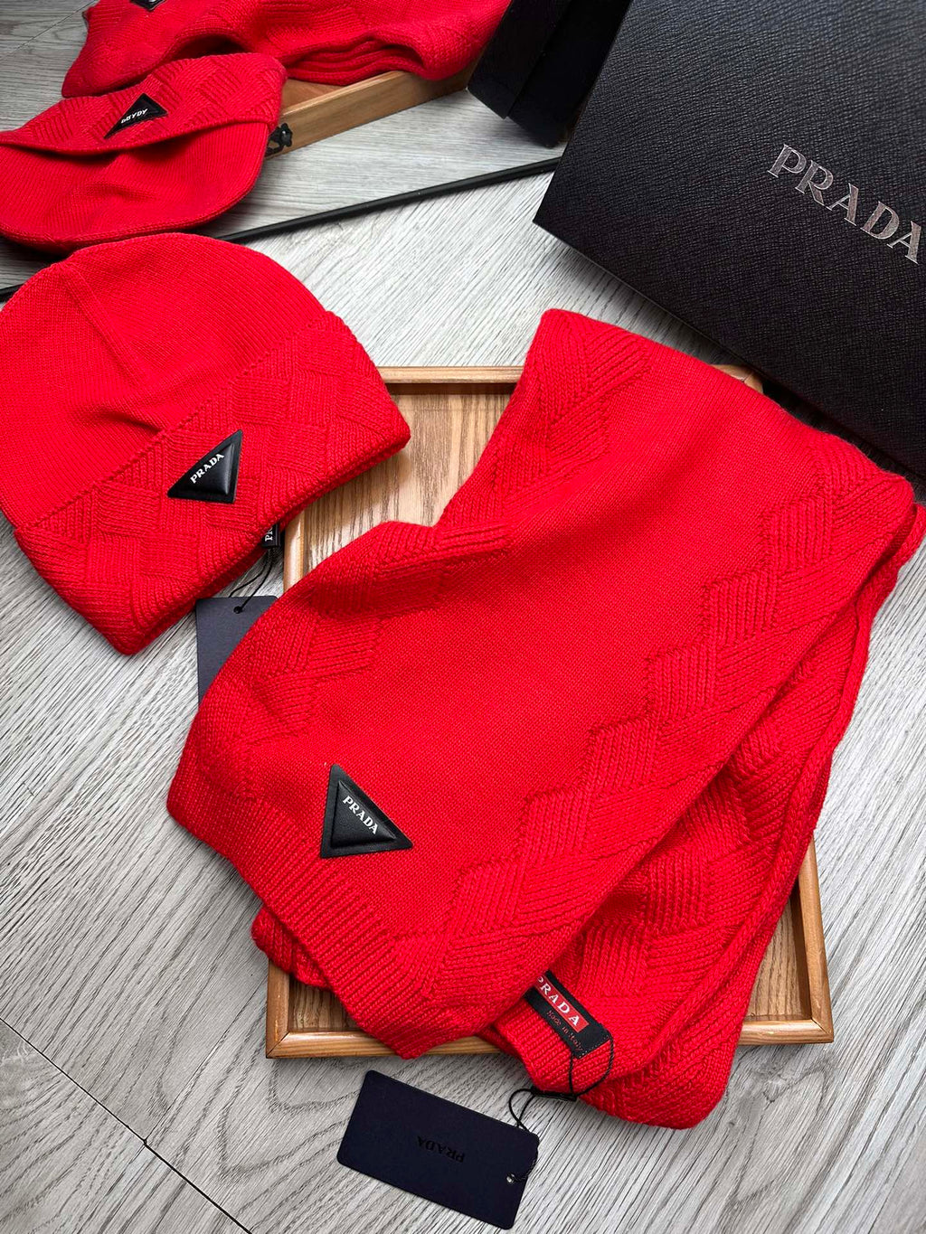 PRADA SET SCARF AND HAT IN CHERRY RED WOOL AND RABBIT FUR 397409