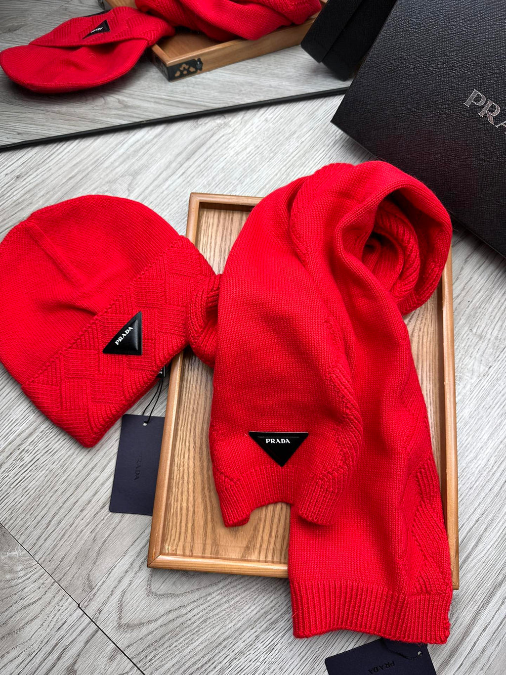 PRADA SET SCARF AND HAT IN CHERRY RED WOOL AND RABBIT FUR 397409