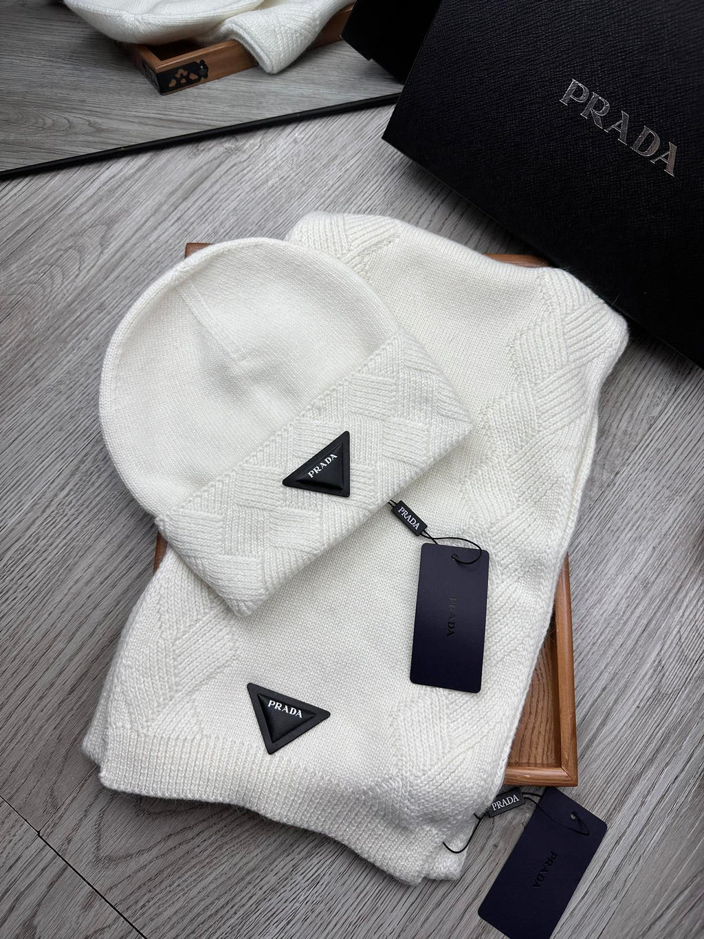 PRADA SET SCARF AND HAT IN WHITE WOOL AND RABBIT FUR 397408
