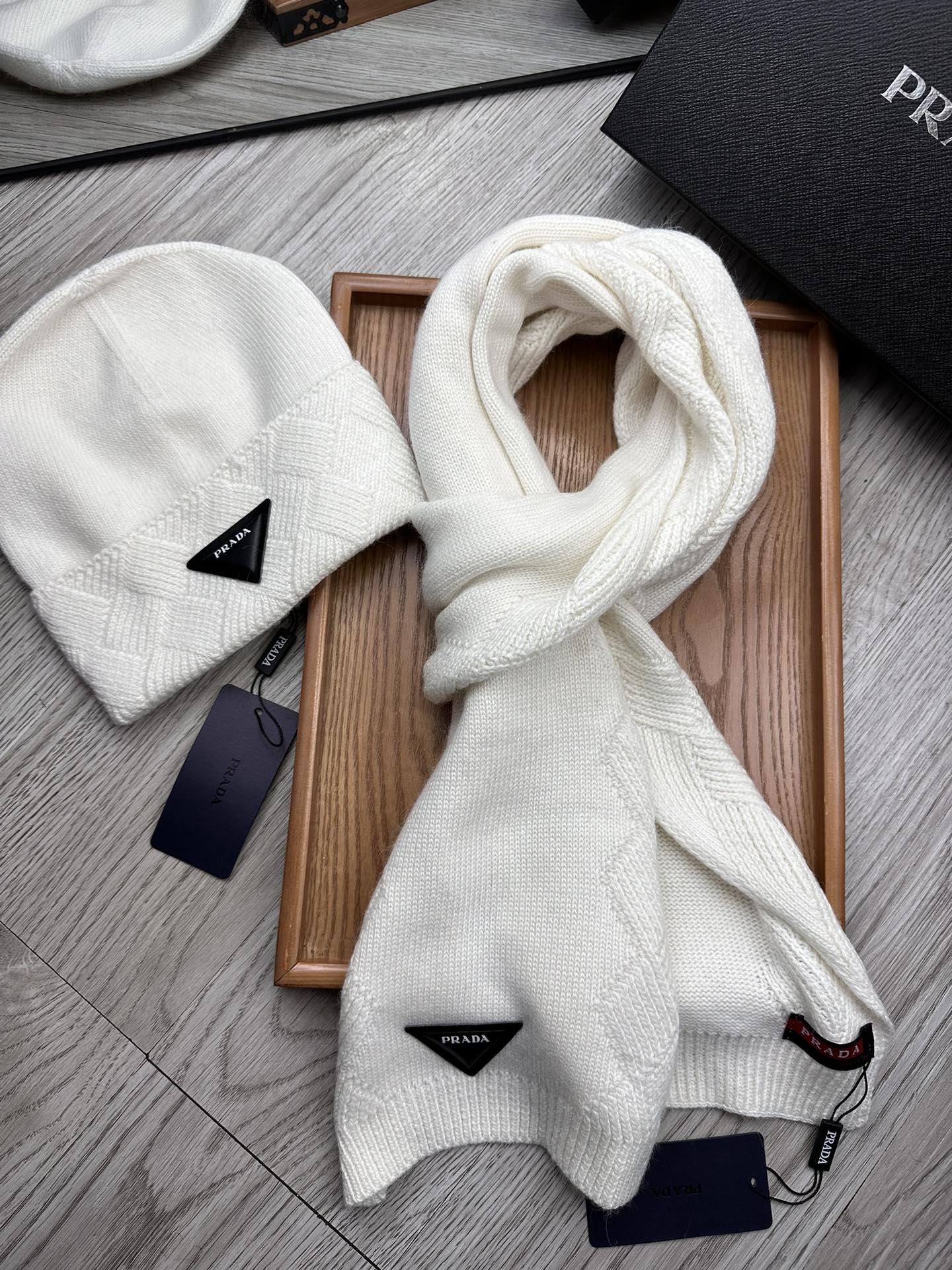 PRADA SET SCARF AND HAT IN WHITE WOOL AND RABBIT FUR 397408