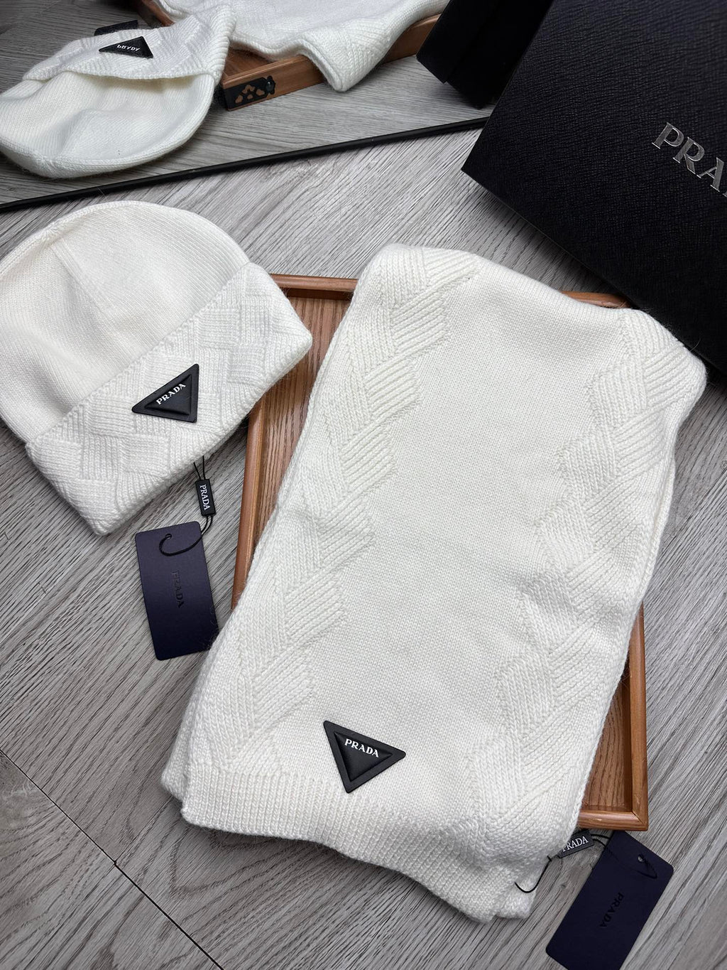 PRADA SET SCARF AND HAT IN WHITE WOOL AND RABBIT FUR 397408