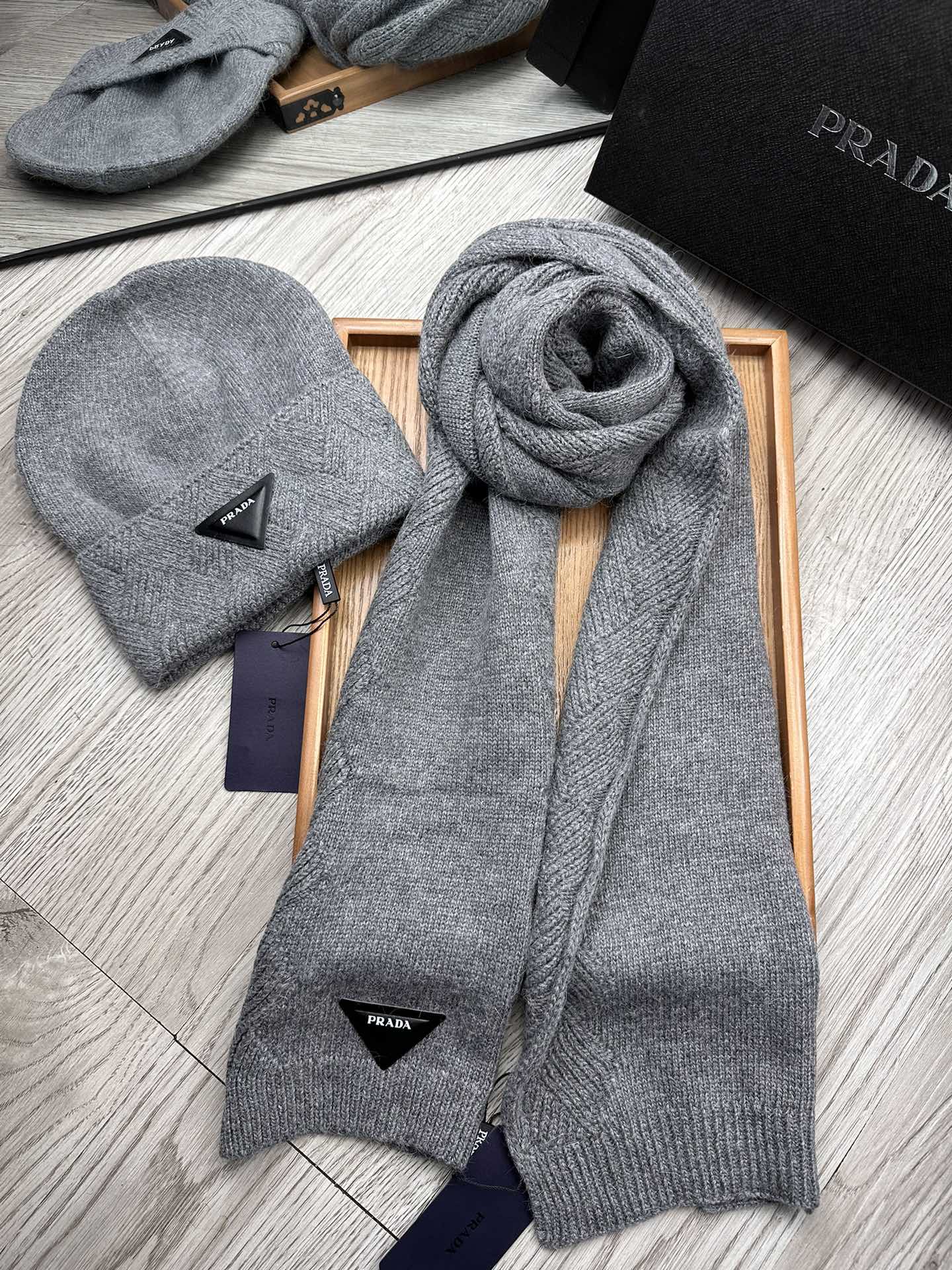 PRADA SET SCARF AND HAT IN RHINO GRAY WOOL AND RABBIT FUR 397407