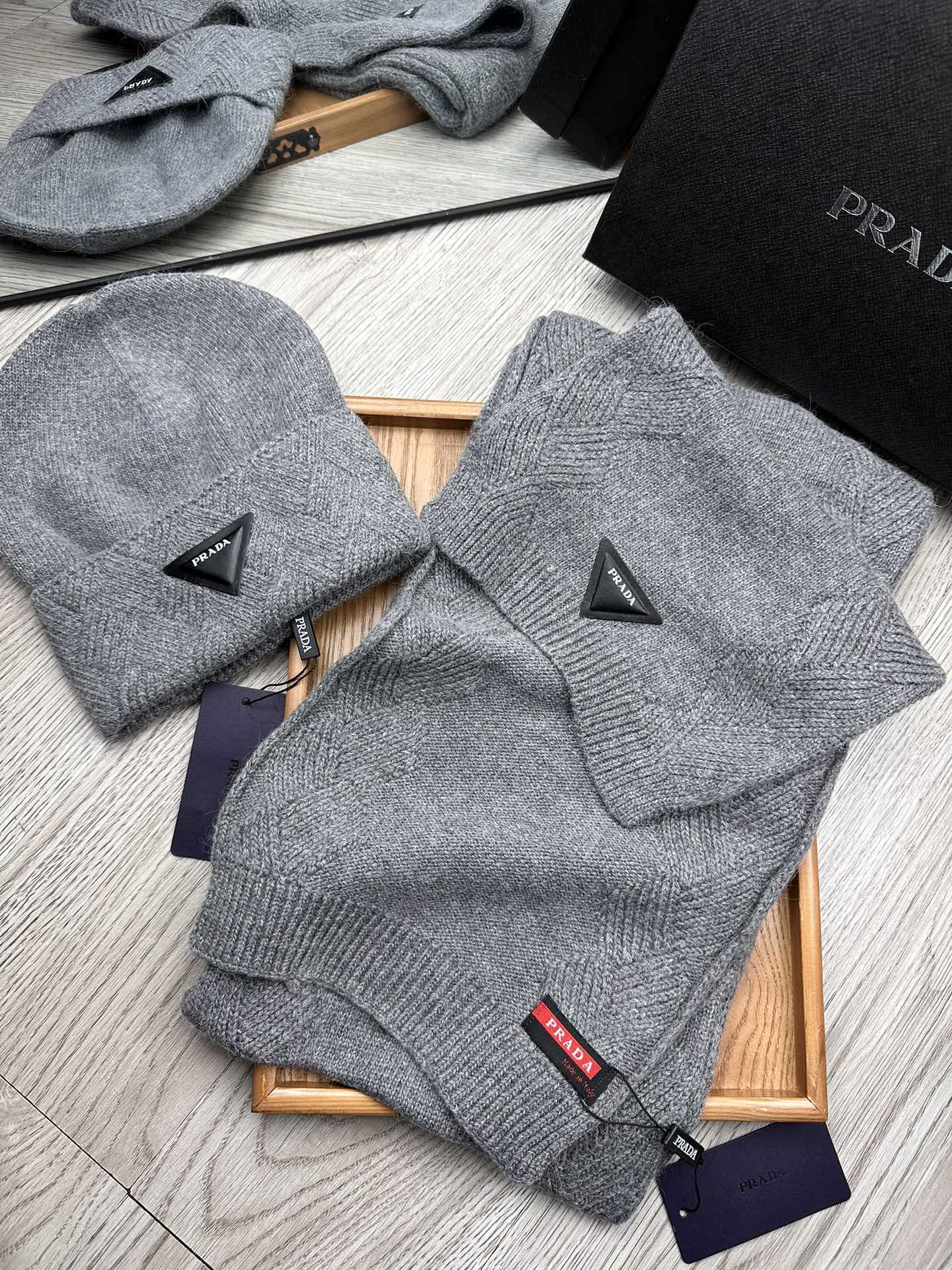 PRADA SET SCARF AND HAT IN RHINO GRAY WOOL AND RABBIT FUR 397407