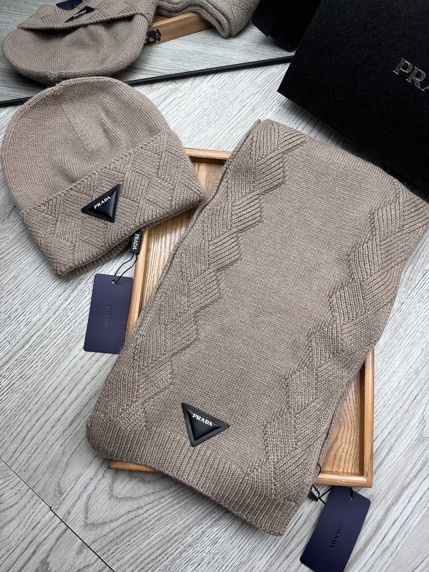 PRADA SET SCARF AND HAT IN MEDIUM BROWN WOOL AND RABBIT FUR 397406