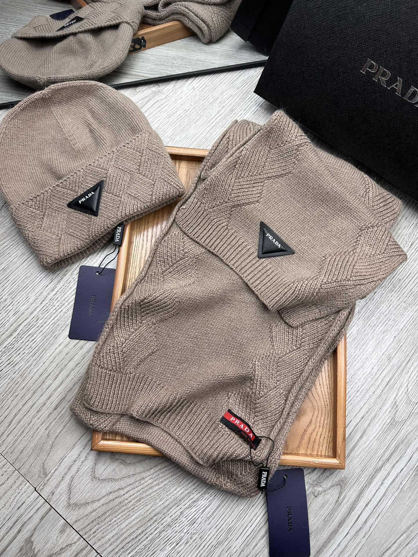 PRADA SET SCARF AND HAT IN MEDIUM BROWN WOOL AND RABBIT FUR 397406