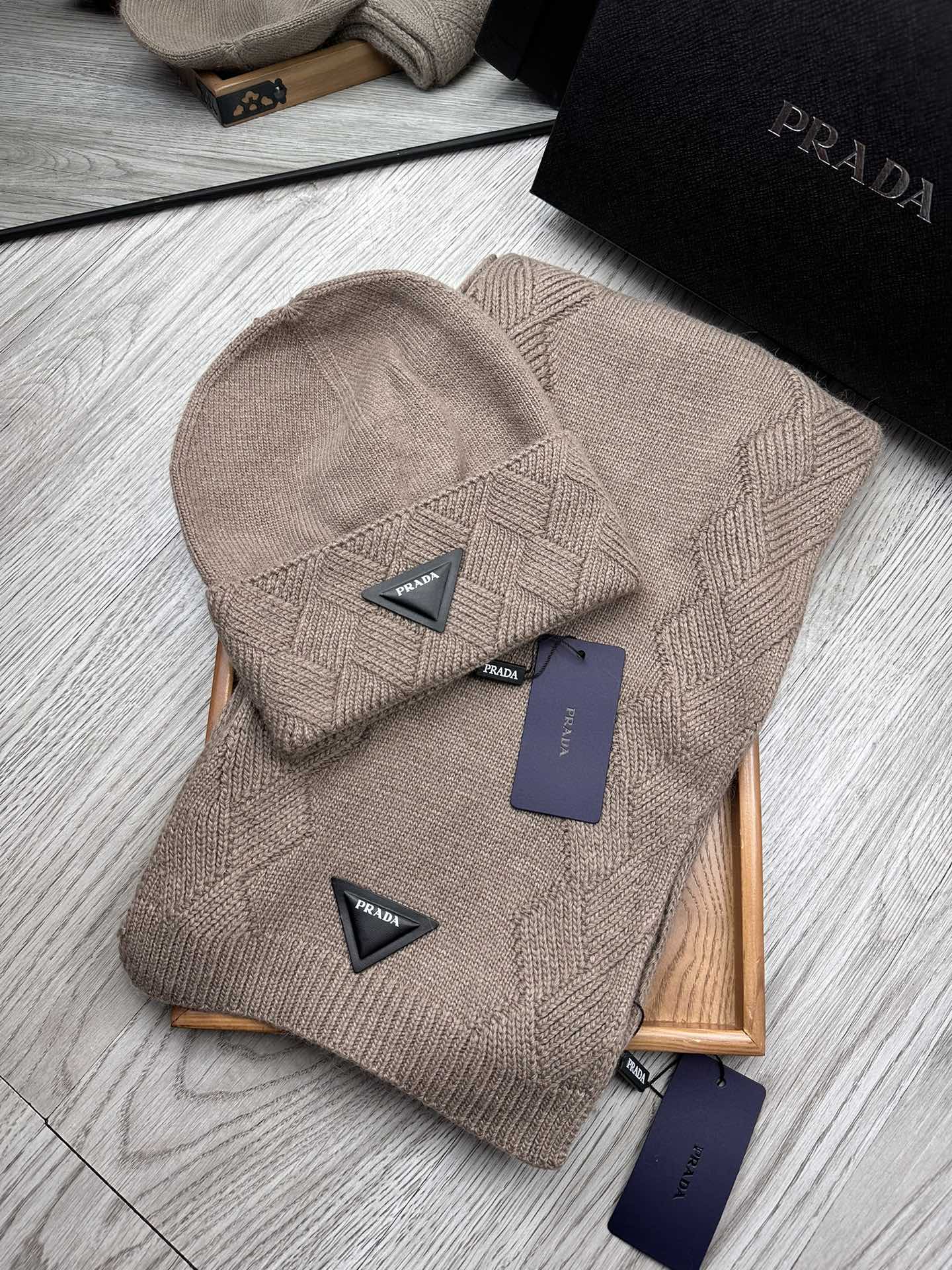 PRADA SET SCARF AND HAT IN MEDIUM BROWN WOOL AND RABBIT FUR 397406