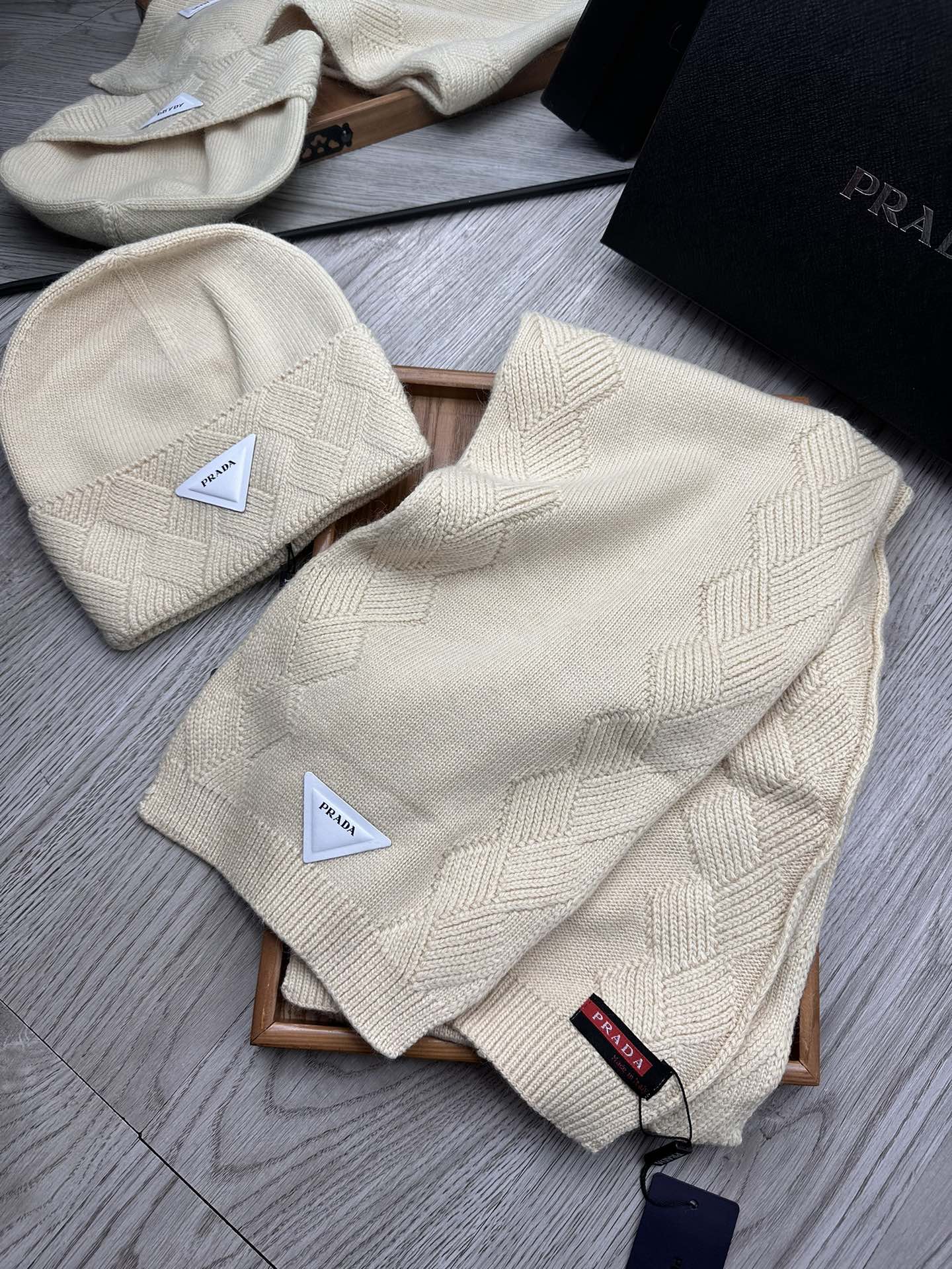 PRADA SET SCARF AND HAT IN BISQUE BEIGE WOOL AND RABBIT FUR 397405