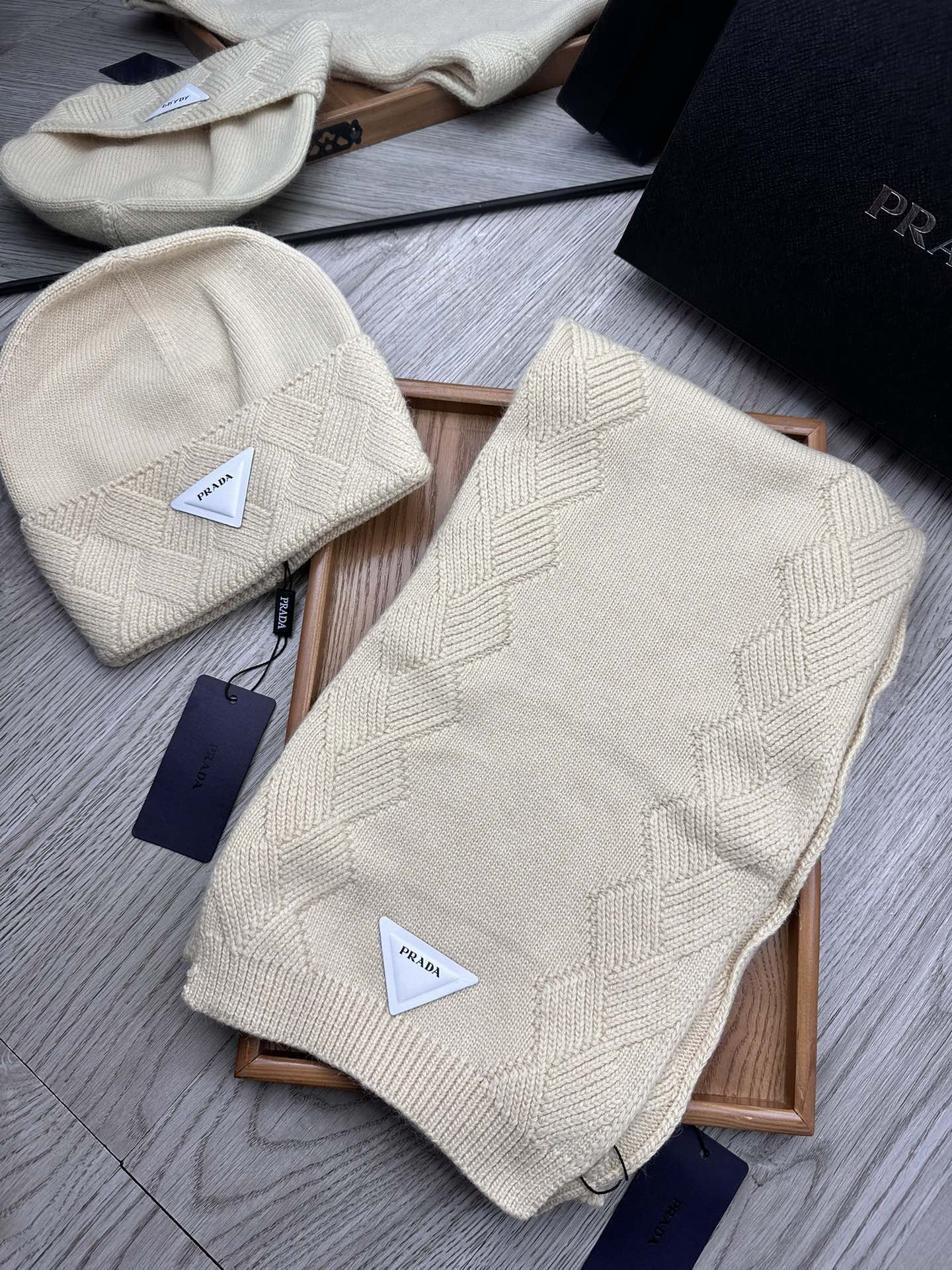 PRADA SET SCARF AND HAT IN BISQUE BEIGE WOOL AND RABBIT FUR 397405