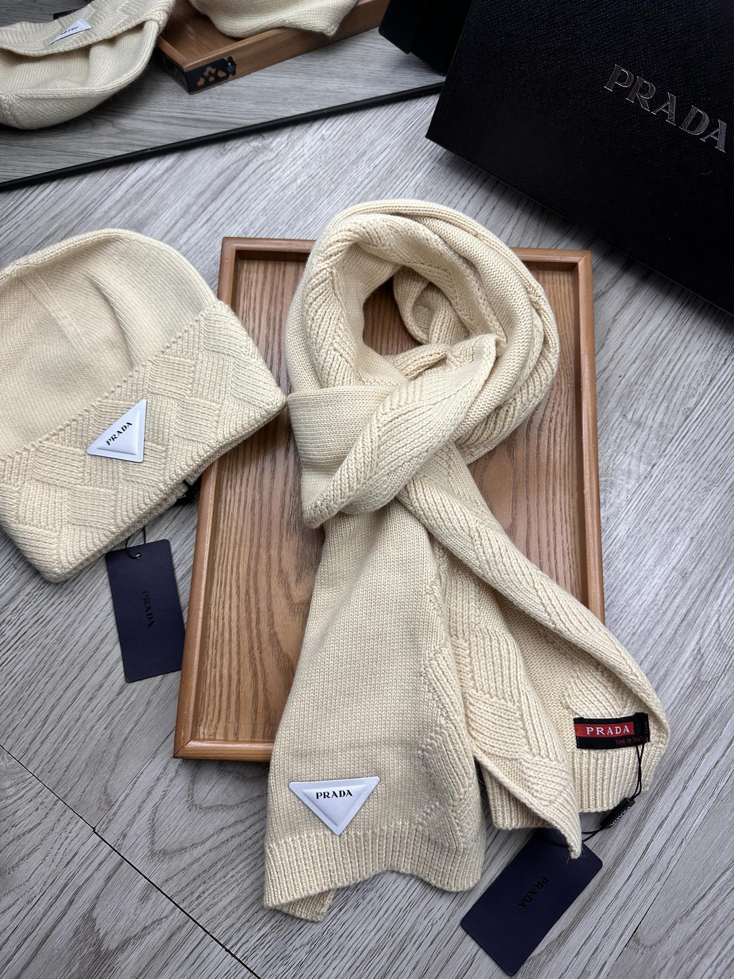 PRADA SET SCARF AND HAT IN BISQUE BEIGE WOOL AND RABBIT FUR 397405