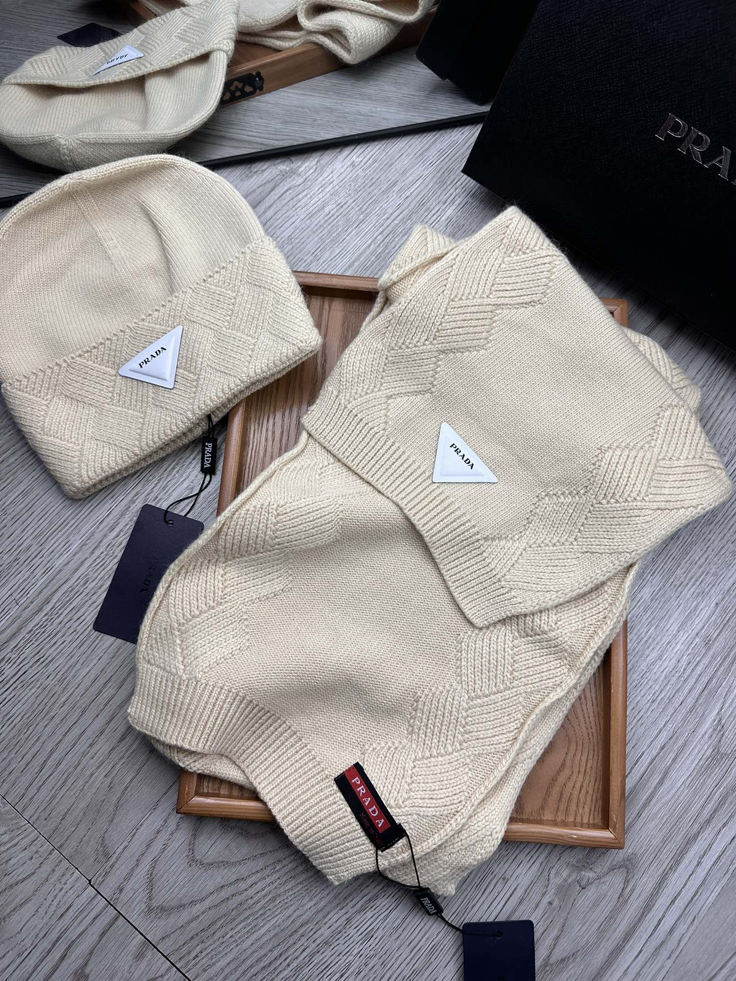 PRADA SET SCARF AND HAT IN BISQUE BEIGE WOOL AND RABBIT FUR 397405