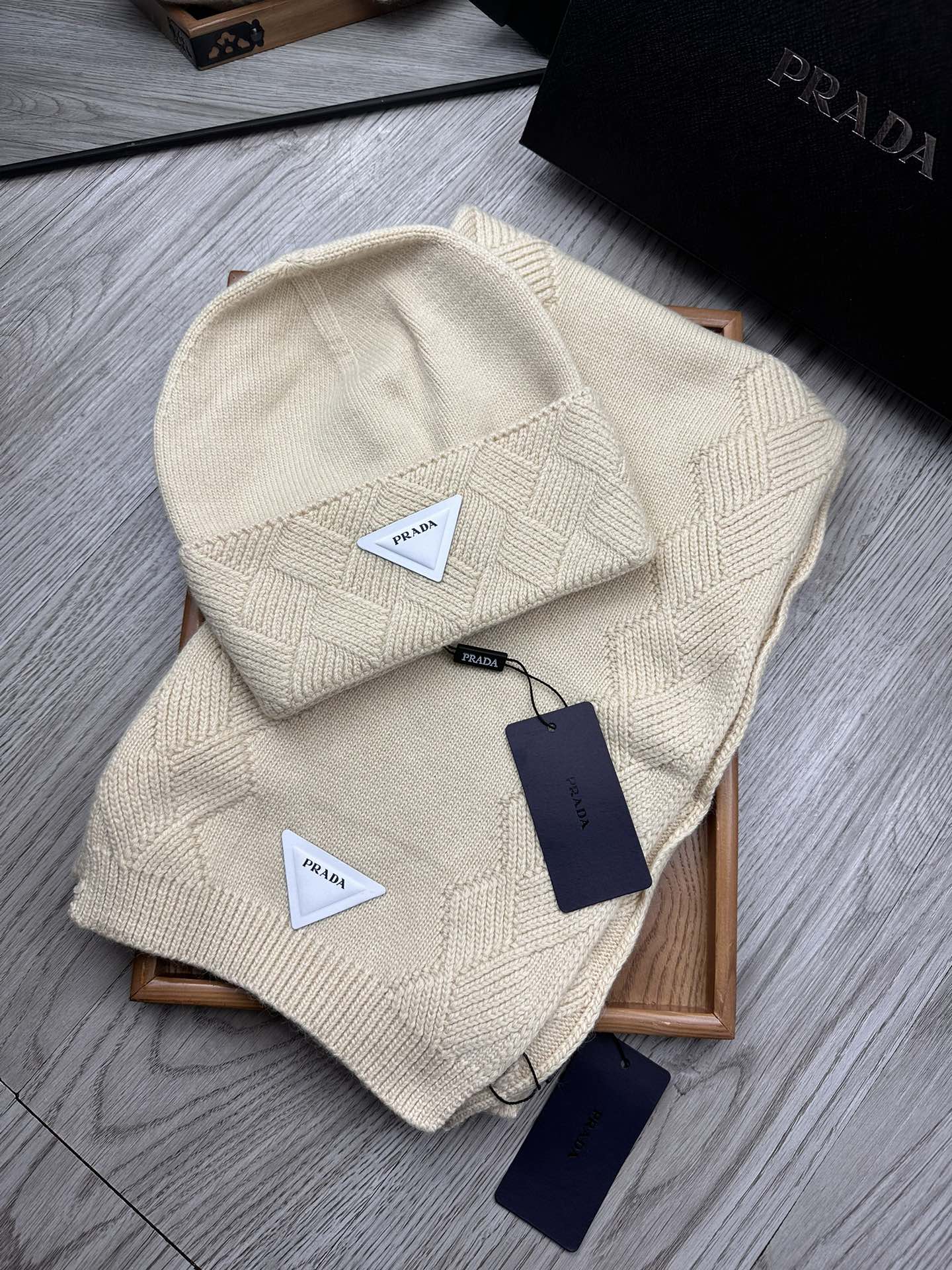 PRADA SET SCARF AND HAT IN BISQUE BEIGE WOOL AND RABBIT FUR 397405