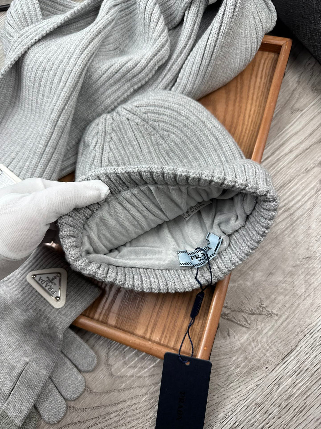 PRADA THREE-PIECES SET IN PALE GRAY WOOL AND ACRYLIC 406556