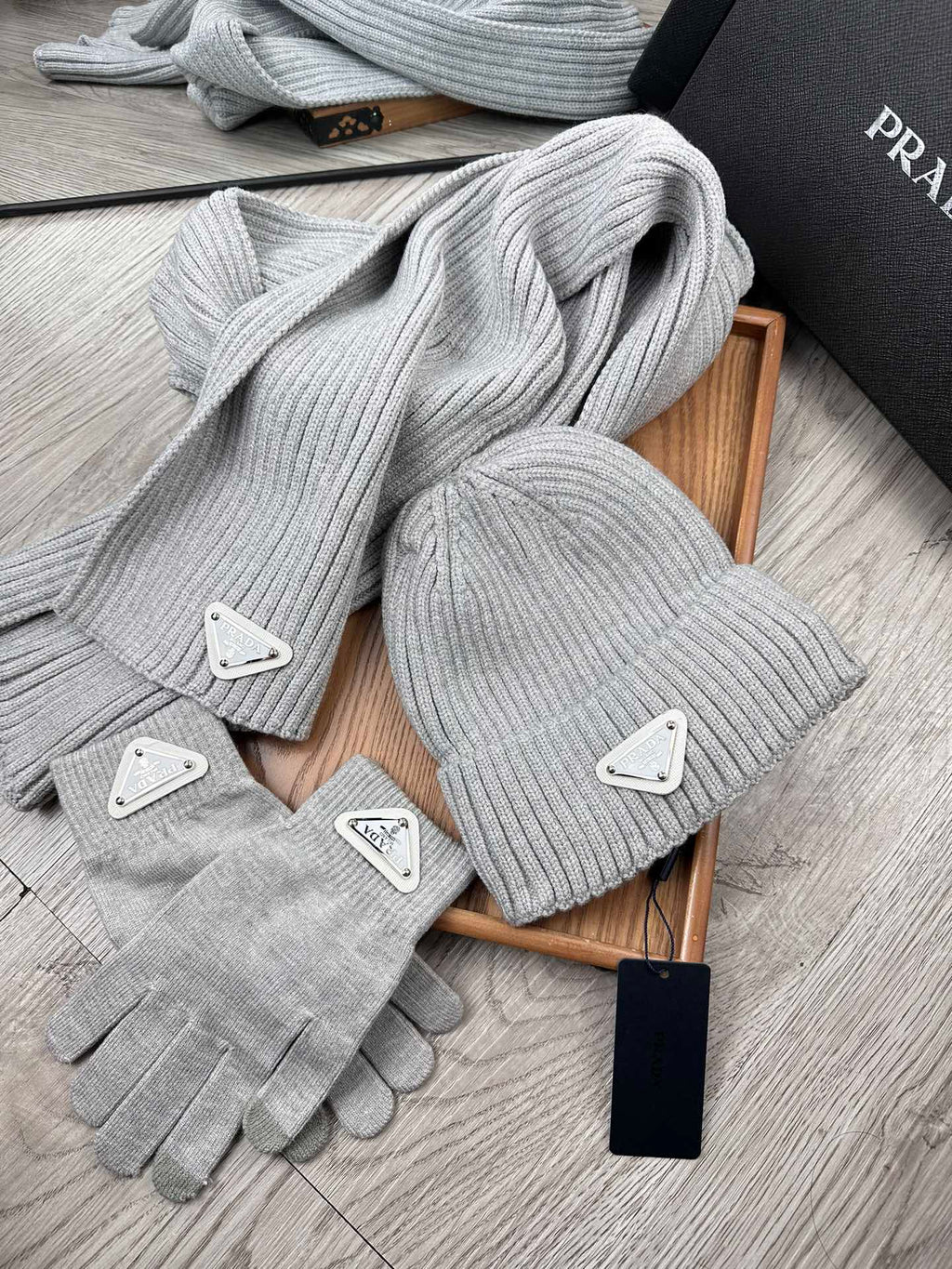 PRADA THREE-PIECES SET IN PALE GRAY WOOL AND ACRYLIC 406556