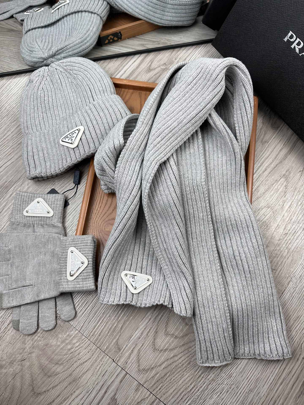 PRADA THREE-PIECES SET IN PALE GRAY WOOL AND ACRYLIC 406556
