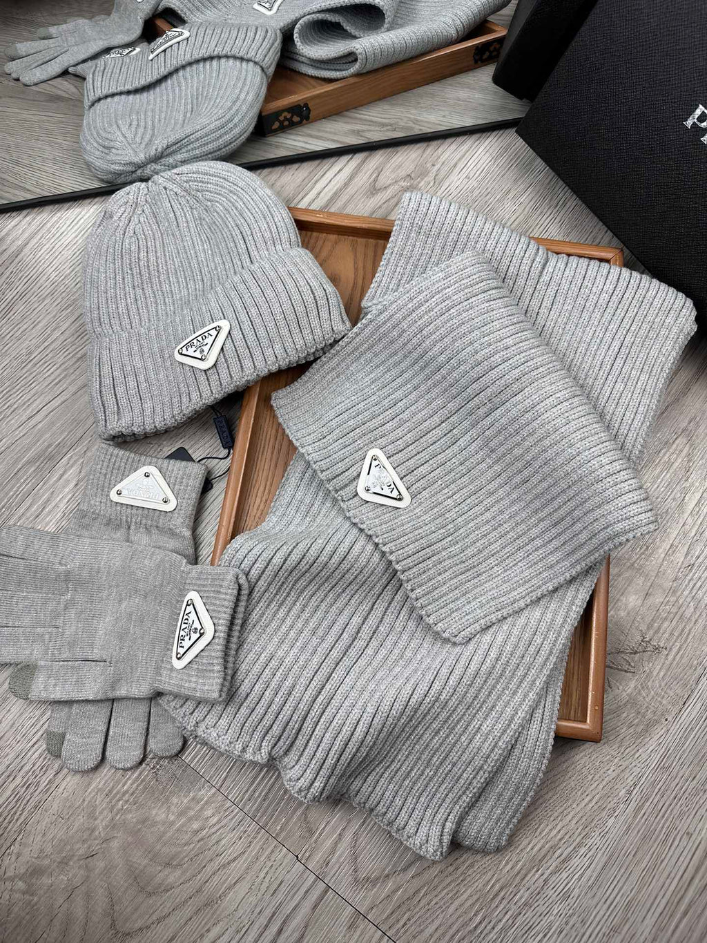 PRADA THREE-PIECES SET IN PALE GRAY WOOL AND ACRYLIC 406556