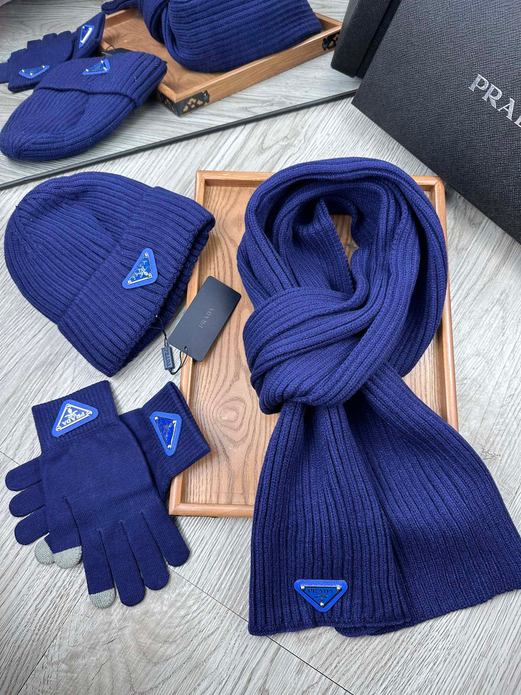 PRADA THREE-PIECES SET IN NAVY BLUE WOOL AND ACRYLIC 406557