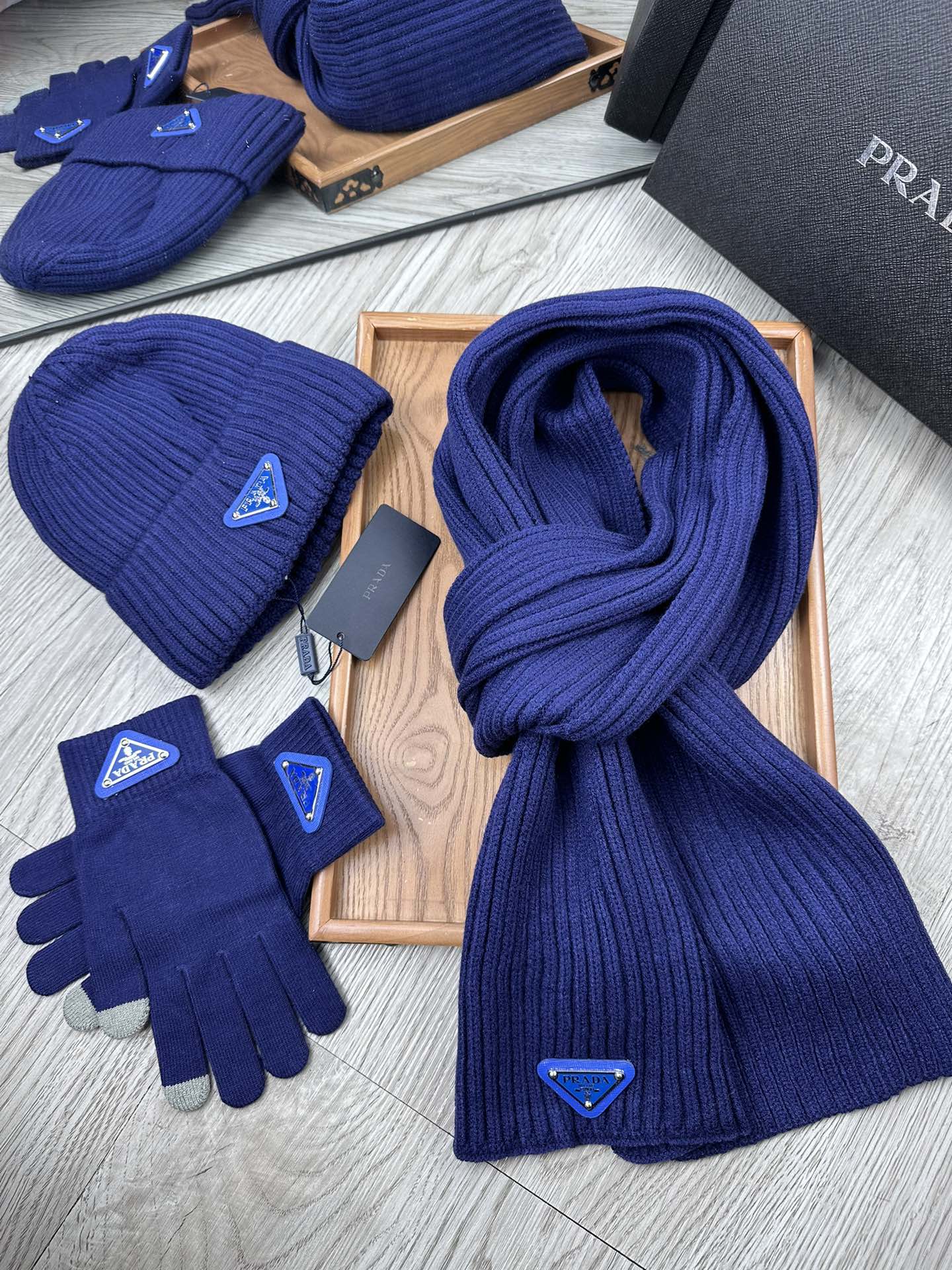 PRADA THREE-PIECES SET IN NAVY BLUE WOOL AND ACRYLIC 406557