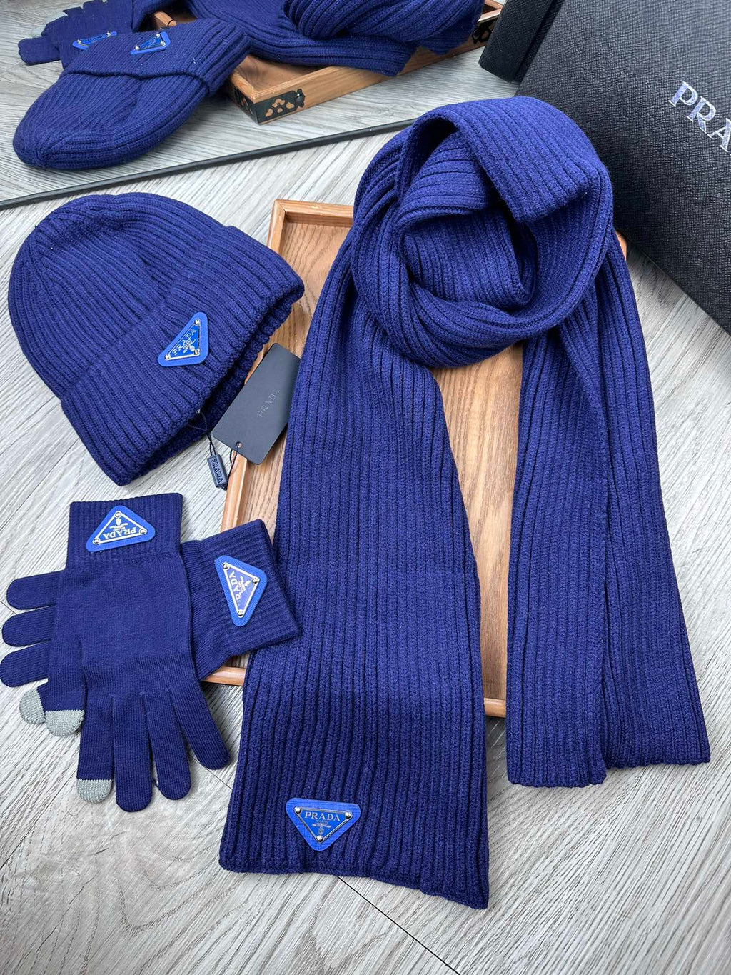 PRADA THREE-PIECES SET IN NAVY BLUE WOOL AND ACRYLIC 406557