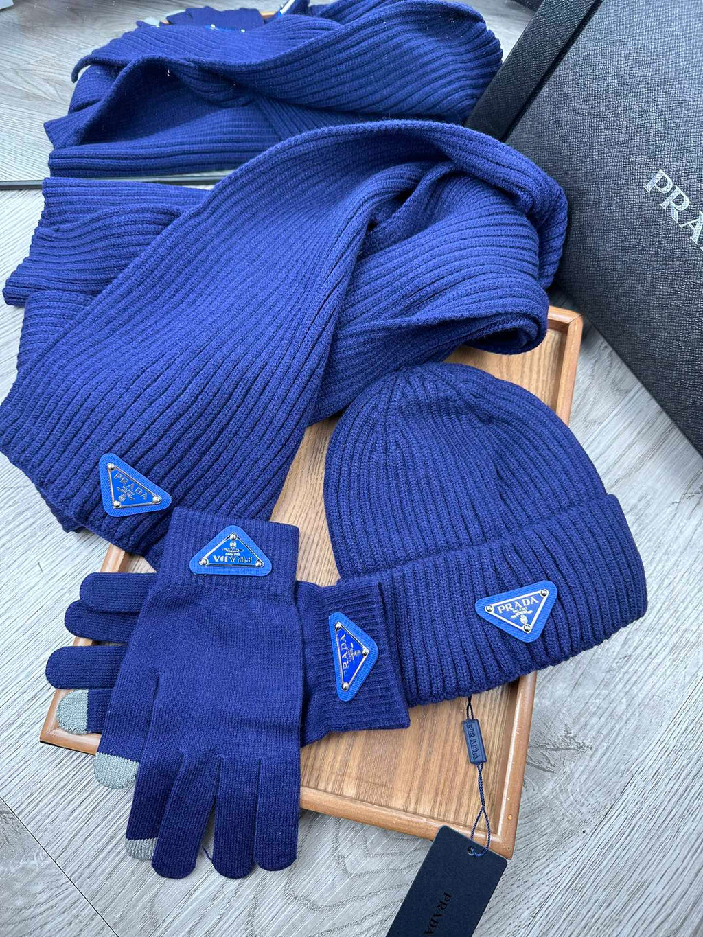 PRADA THREE-PIECES SET IN NAVY BLUE WOOL AND ACRYLIC 406557