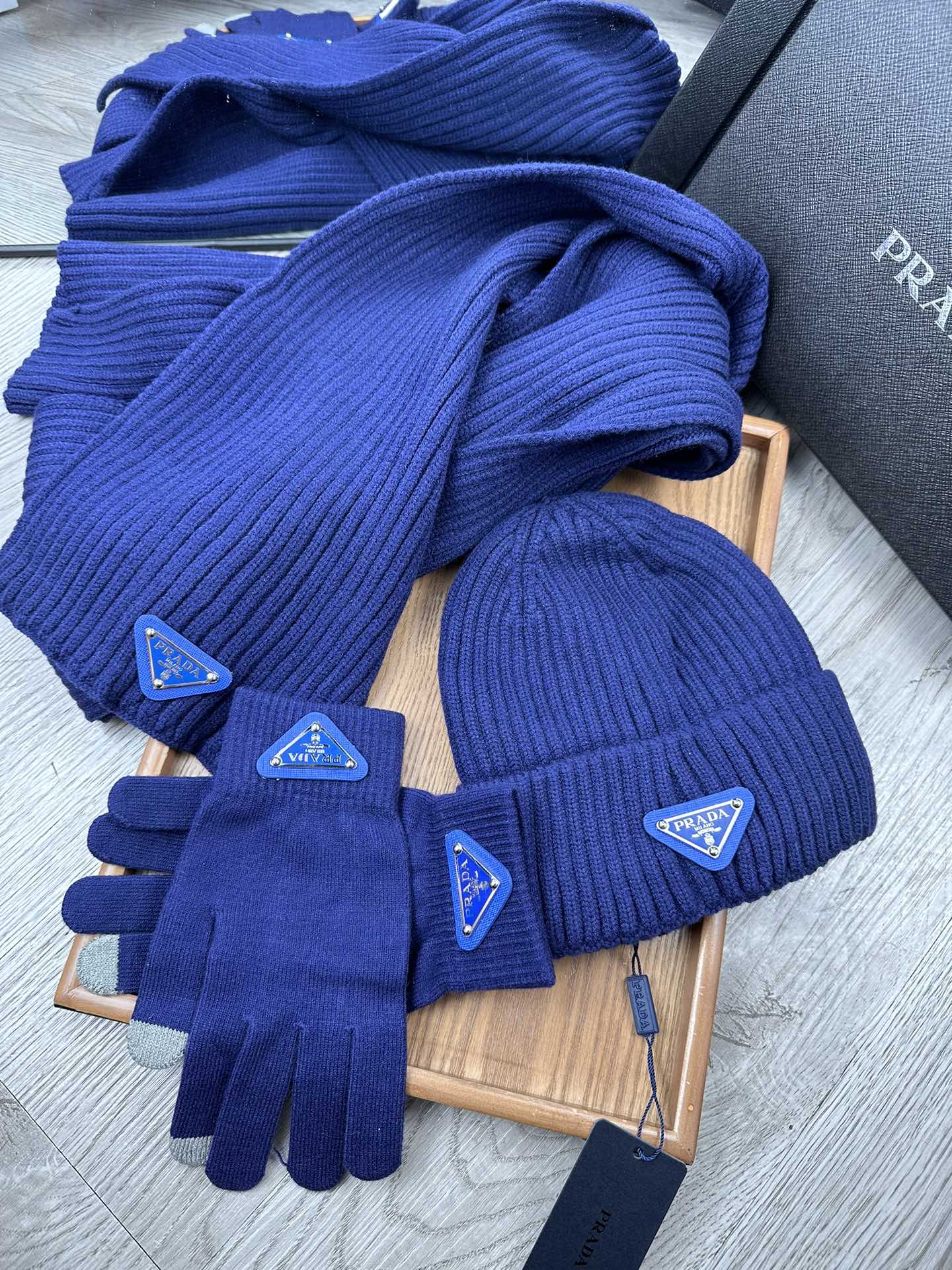 PRADA THREE-PIECES SET IN NAVY BLUE WOOL AND ACRYLIC 406557
