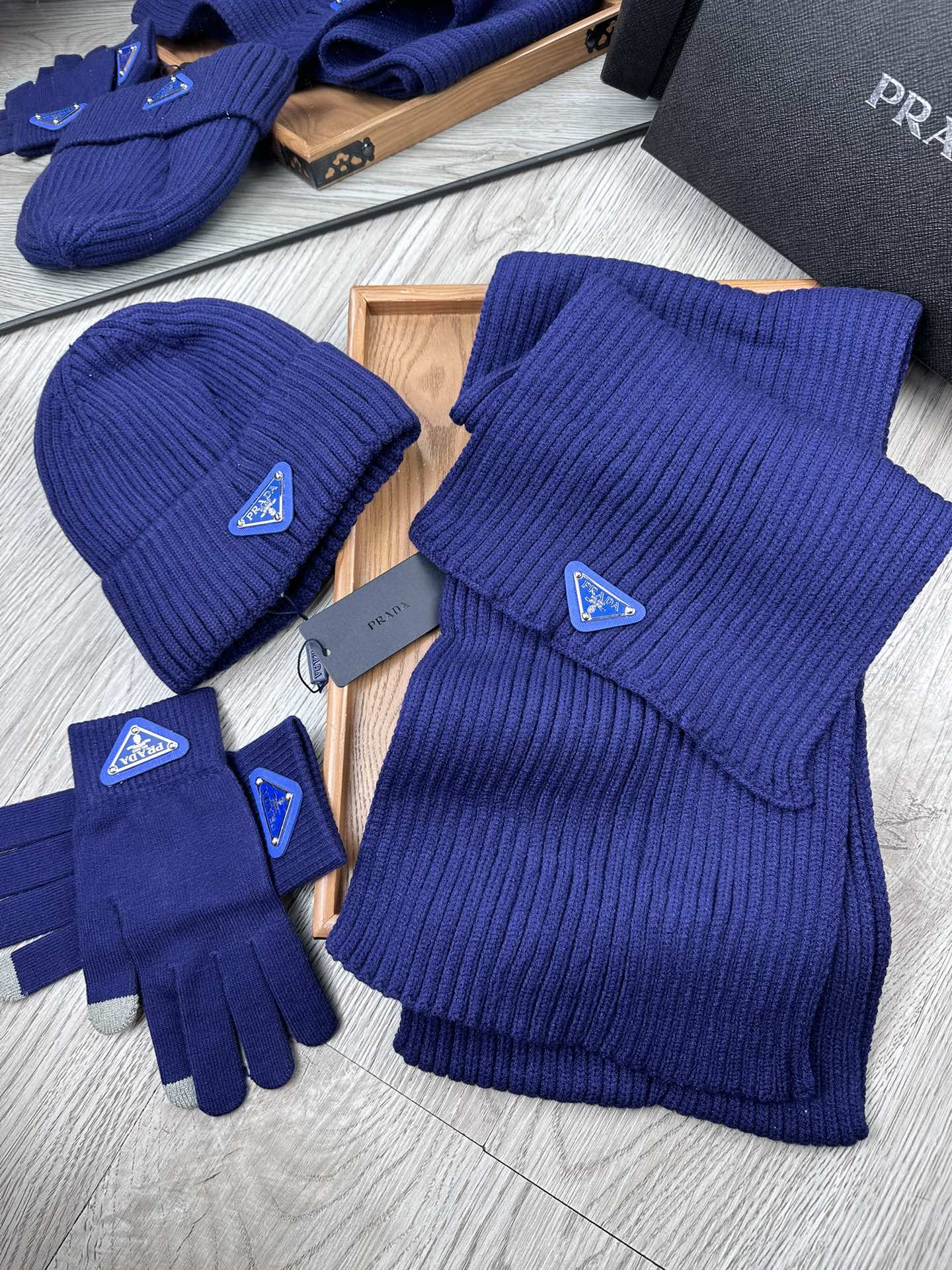 PRADA THREE-PIECES SET IN NAVY BLUE WOOL AND ACRYLIC 406557