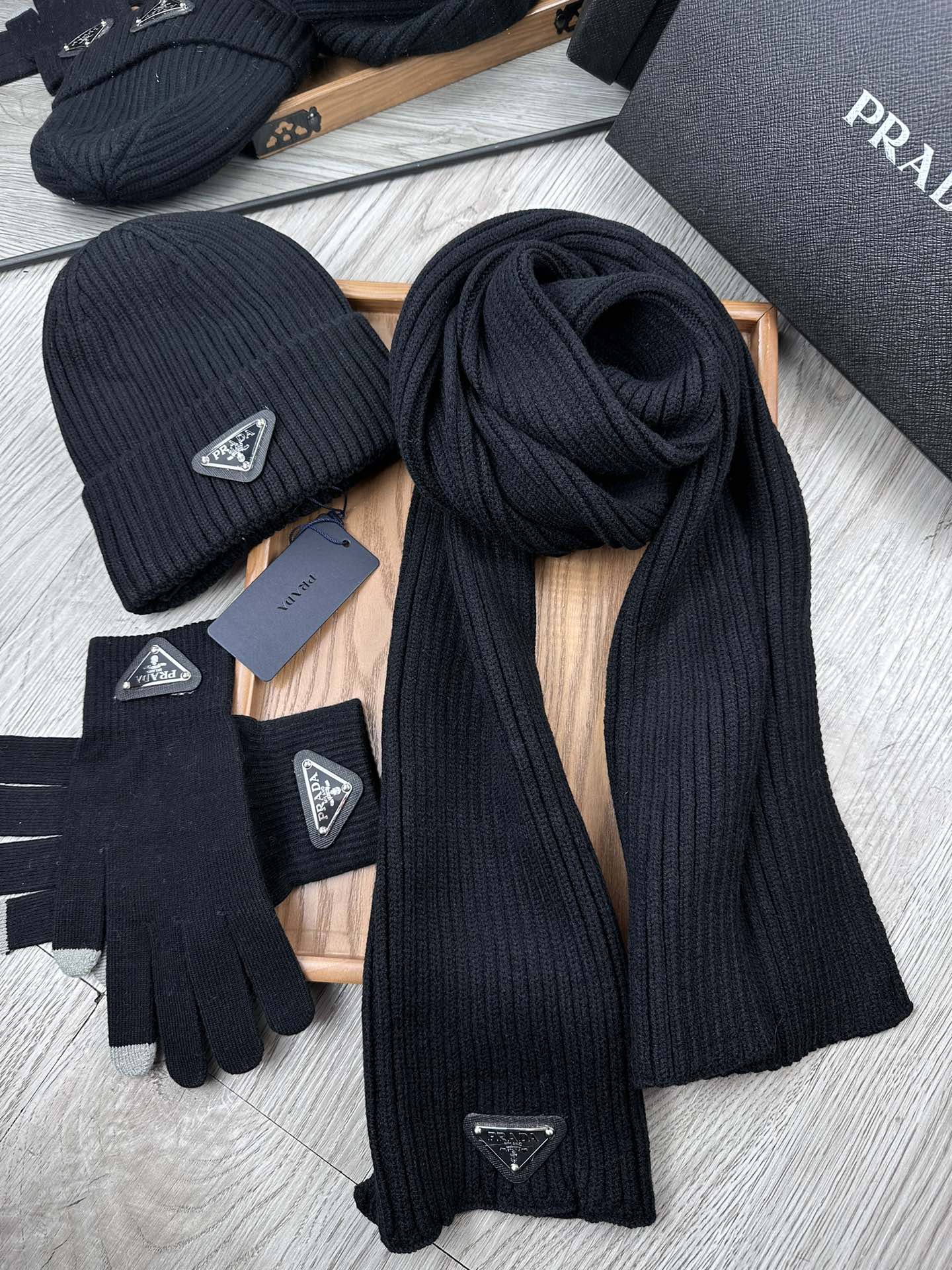 PRADA THREE-PIECES SET IN BLACK WOOL AND ACRYLIC 406558
