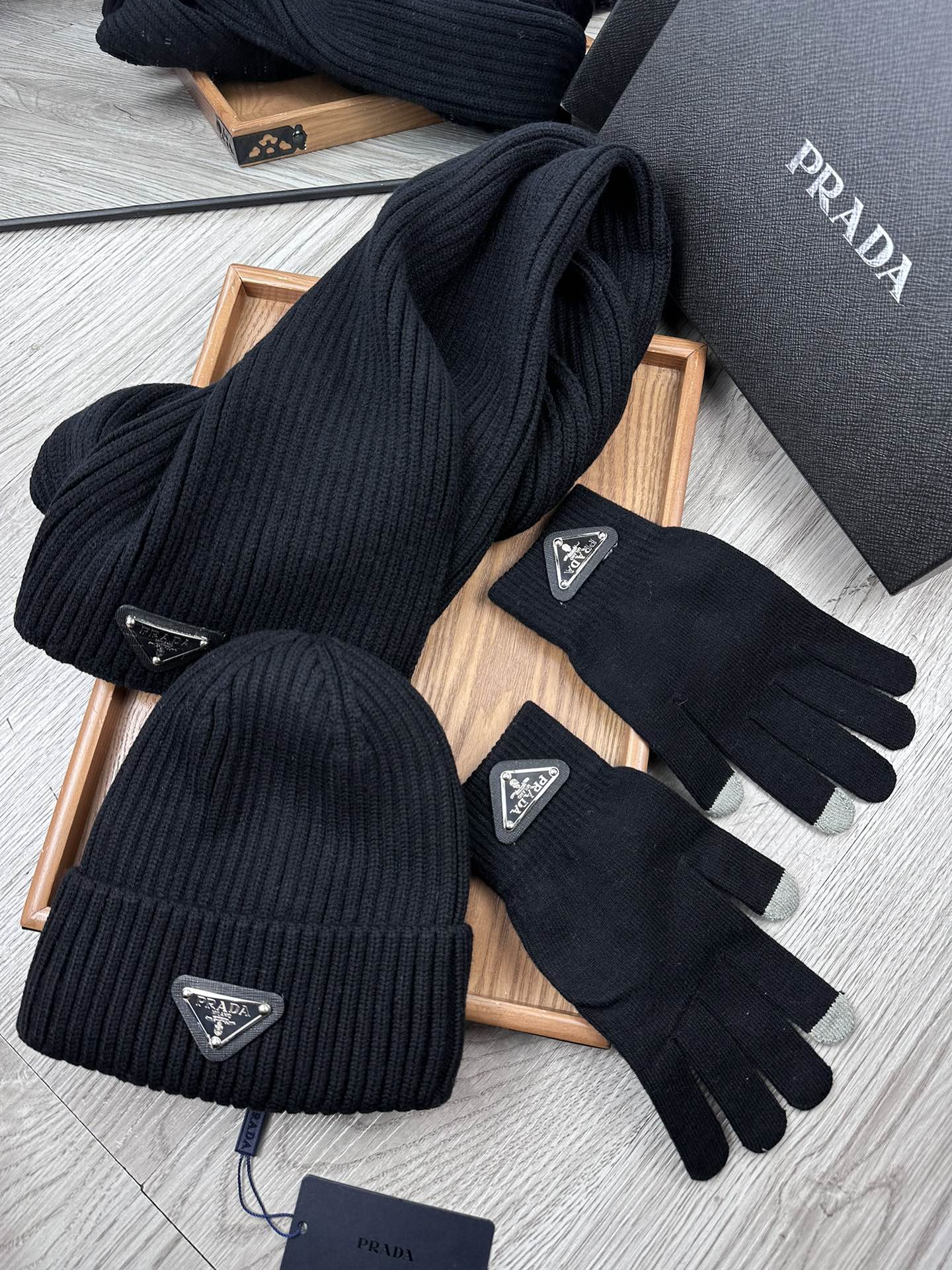 PRADA THREE-PIECES SET IN BLACK WOOL AND ACRYLIC 406558
