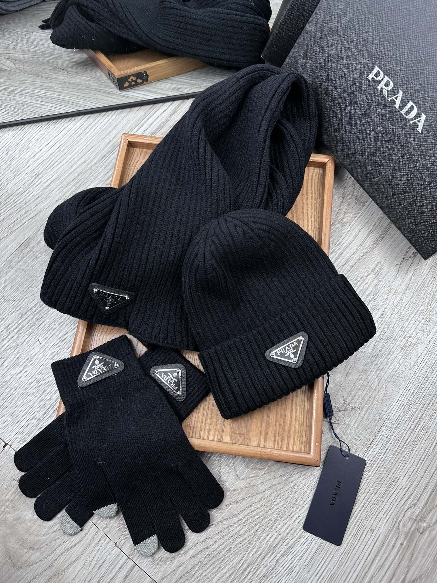 PRADA THREE-PIECES SET IN BLACK WOOL AND ACRYLIC 406558