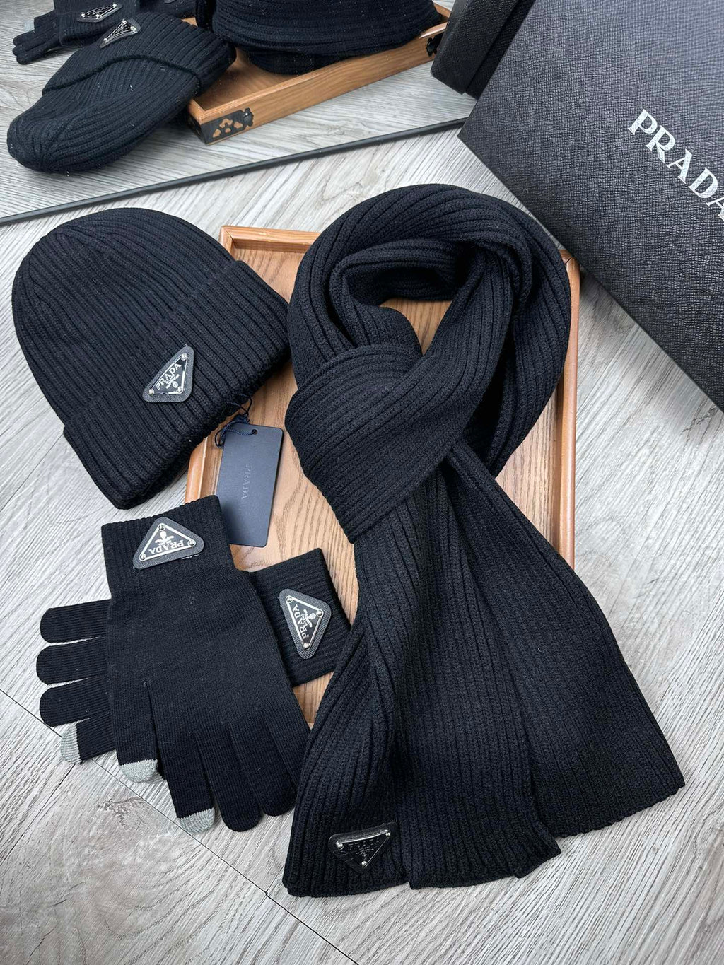 PRADA THREE-PIECES SET IN BLACK WOOL AND ACRYLIC 406558