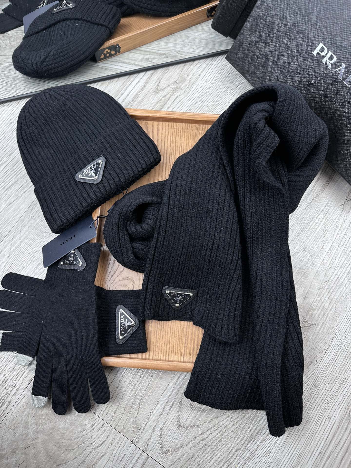 PRADA THREE-PIECES SET IN BLACK WOOL AND ACRYLIC 406558