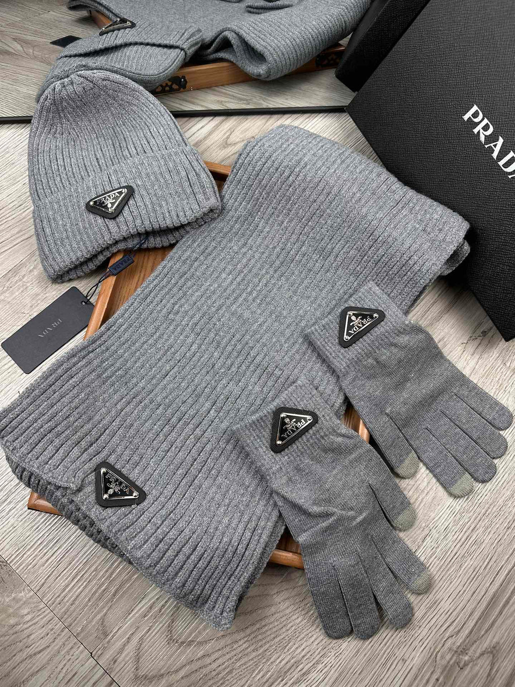 PRADA THREE-PIECES SET IN SMOKE GRAY WOOL AND ACRYLIC 406559
