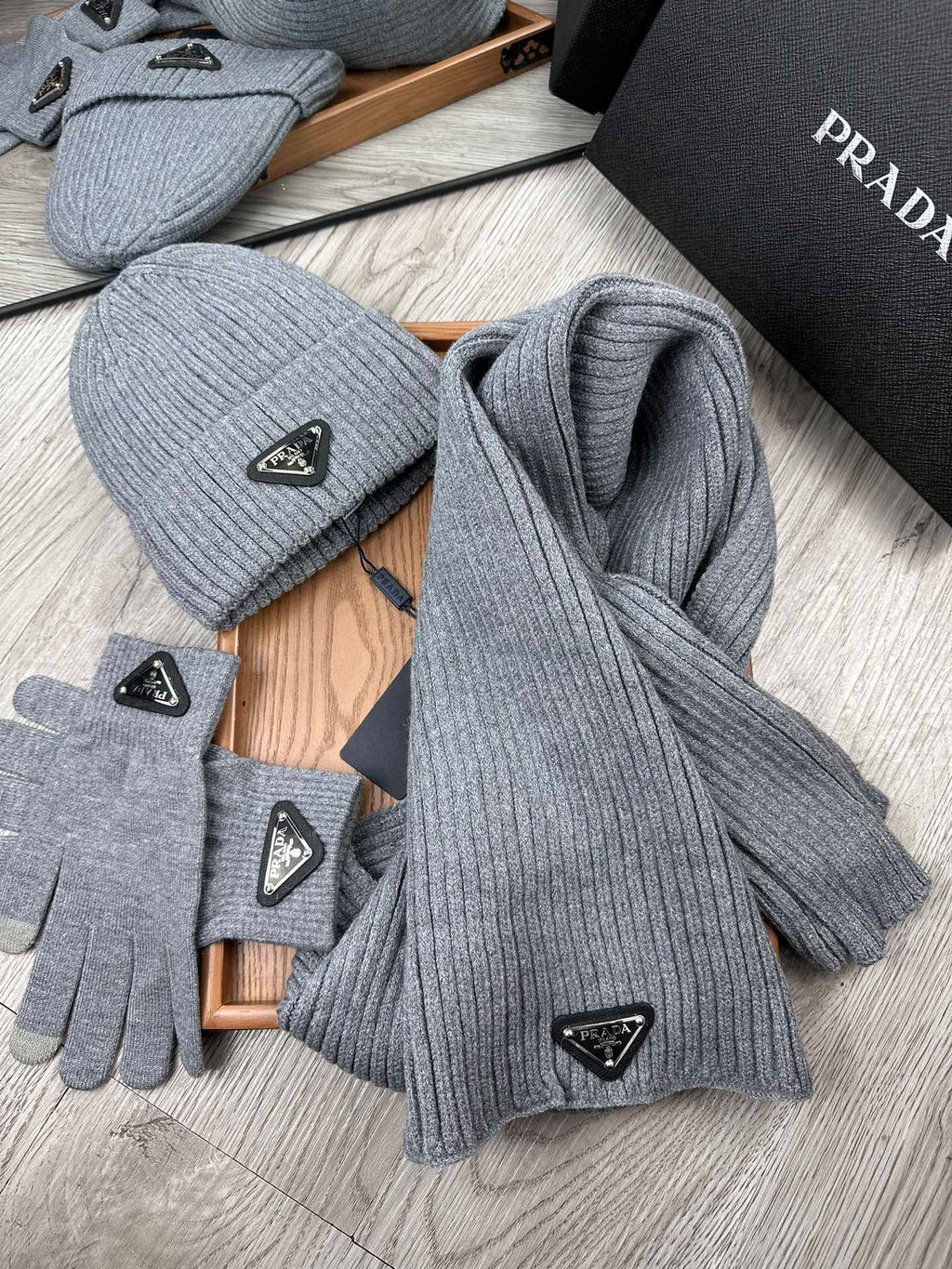 PRADA THREE-PIECES SET IN SMOKE GRAY WOOL AND ACRYLIC 406559