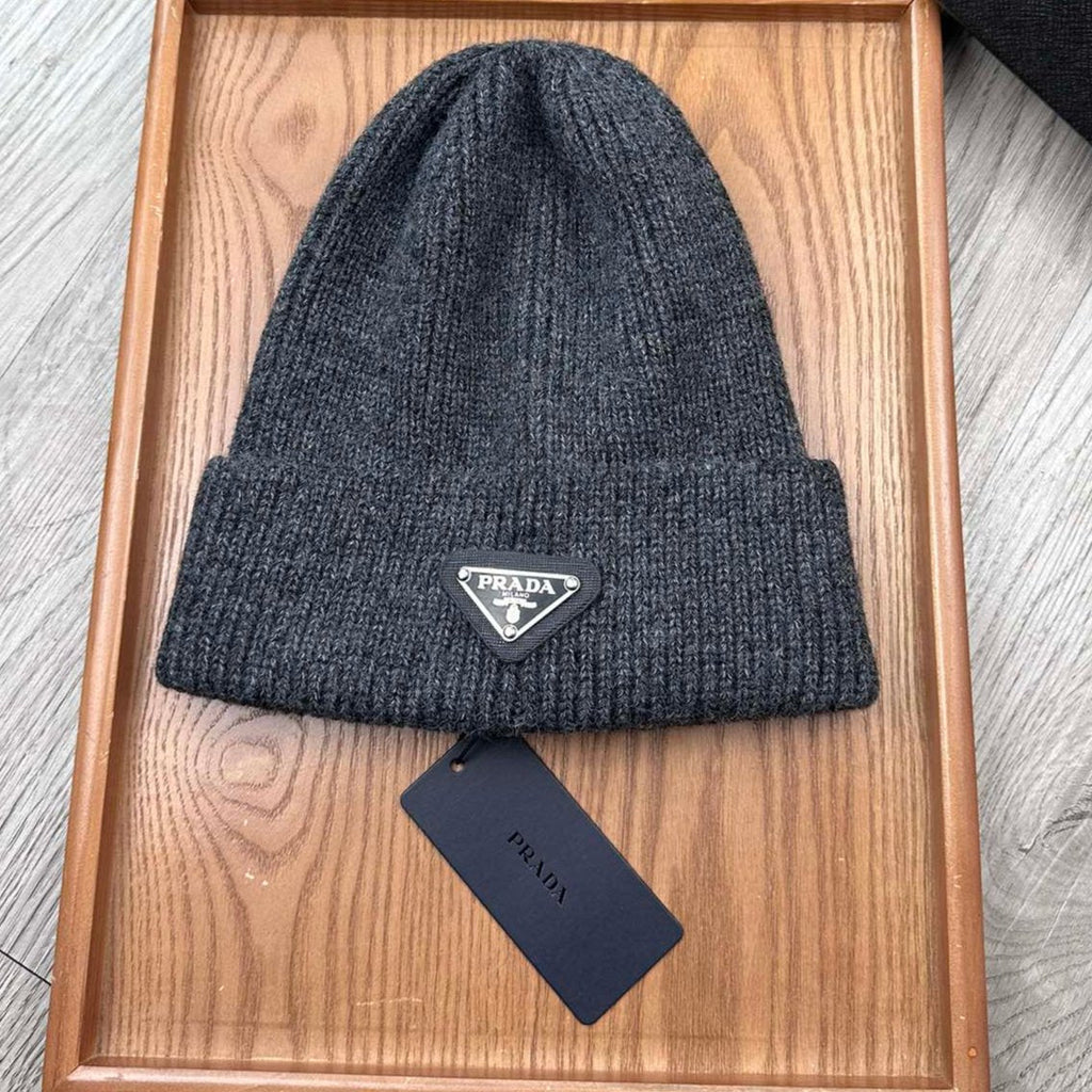 PRADA BEANIE HAT IN CHARCOAL GRAY WOOL 332391