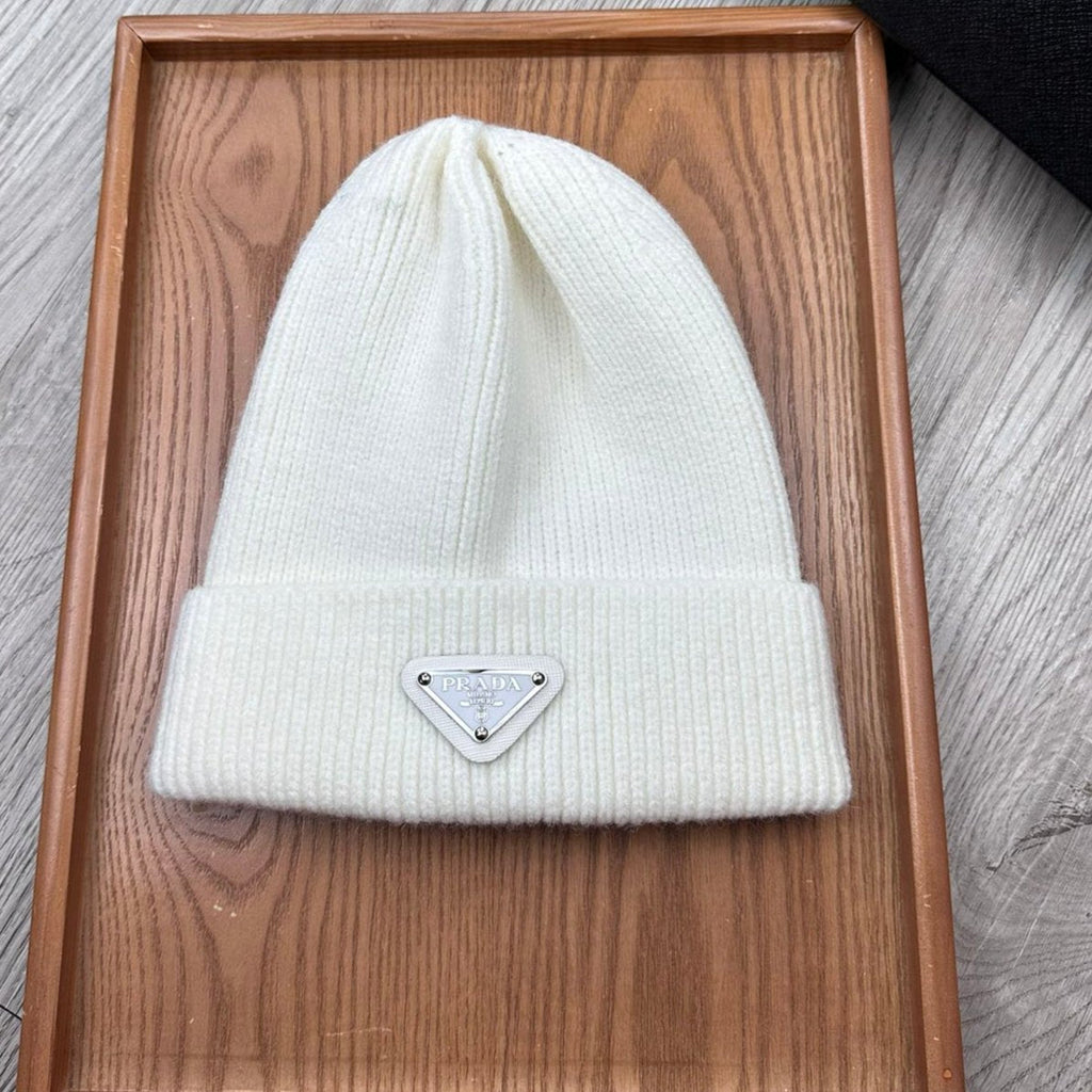 PRADA BEANIE HAT IN WHITE WOOL 332394