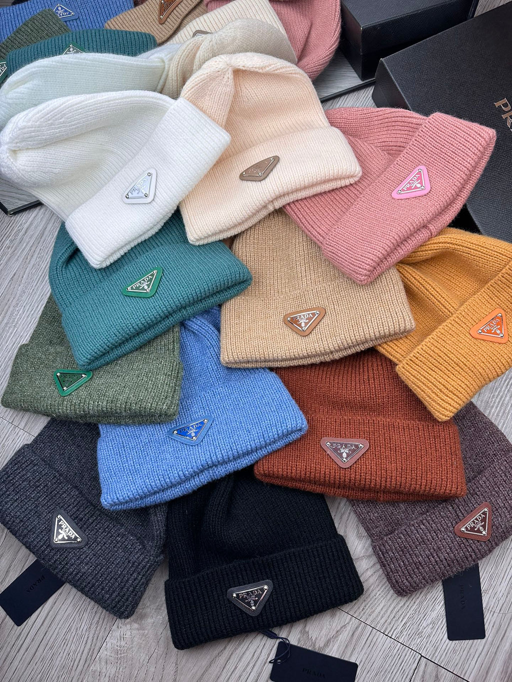 PRADA BEANIE HAT IN ARMY GREEN WOOL 332395