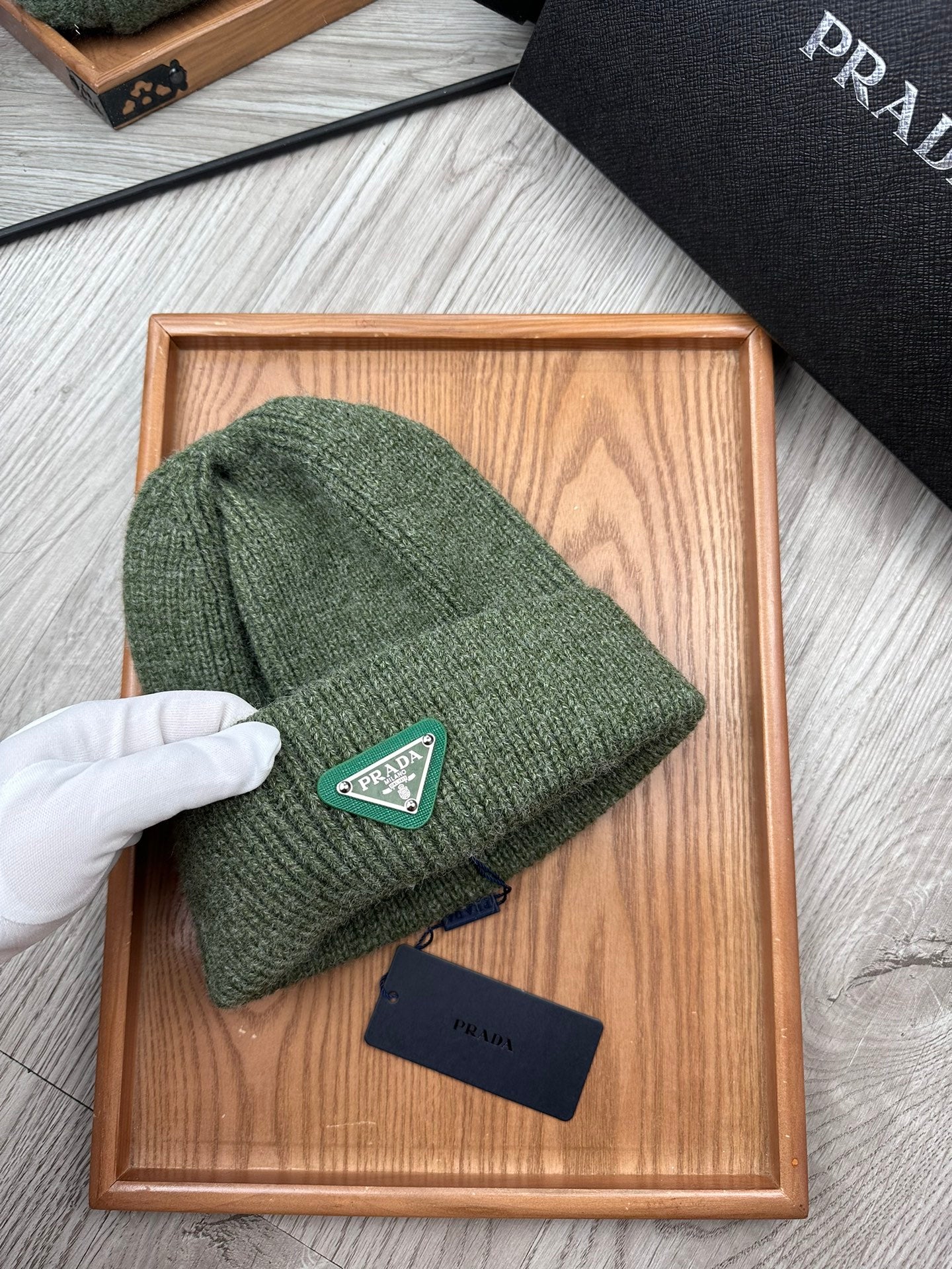 PRADA BEANIE HAT IN ARMY GREEN WOOL 332395