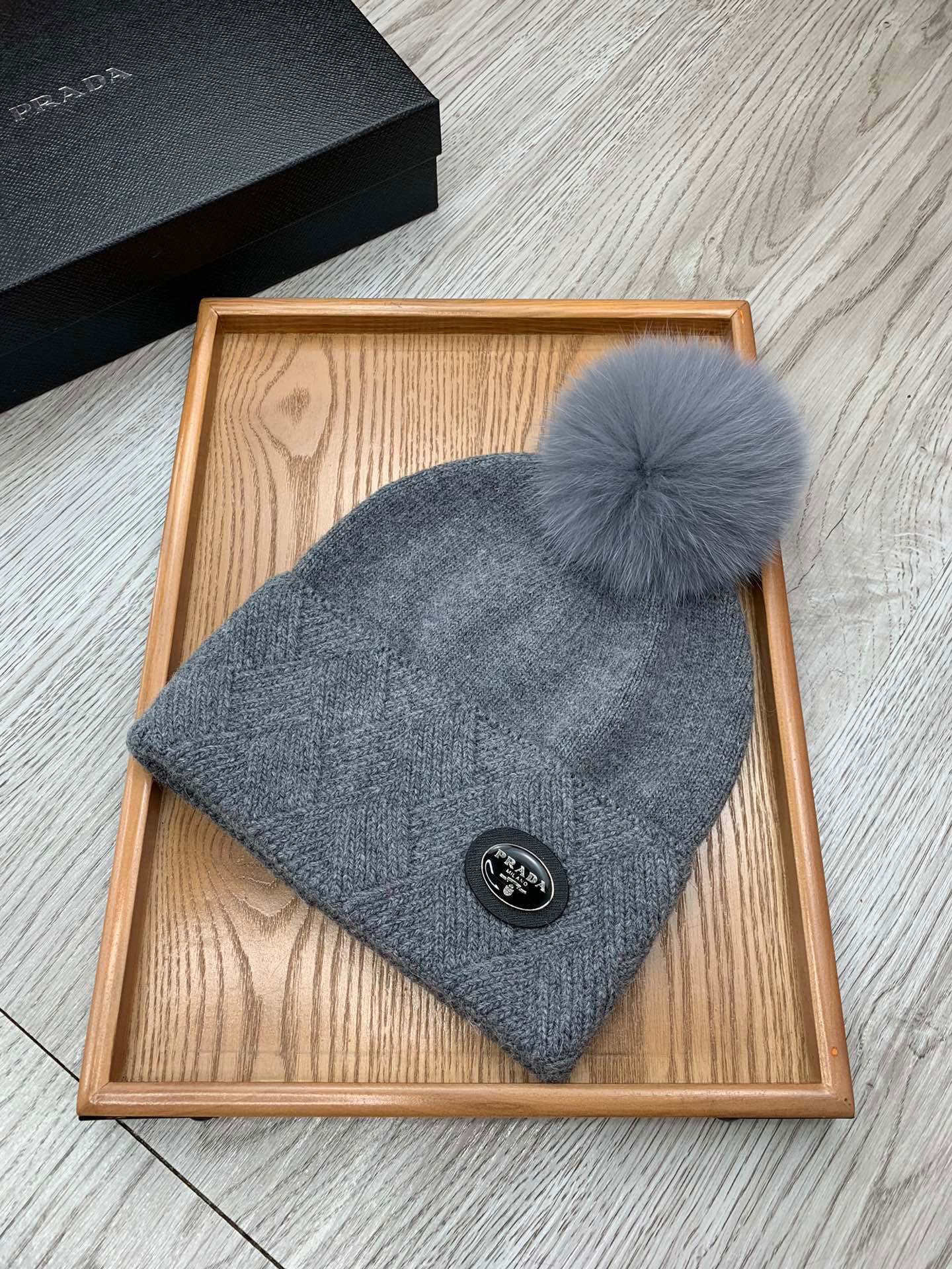 PRADA BEANIE HAT IN SHARK GRAY WOOL AND RABBIT FUR 346719