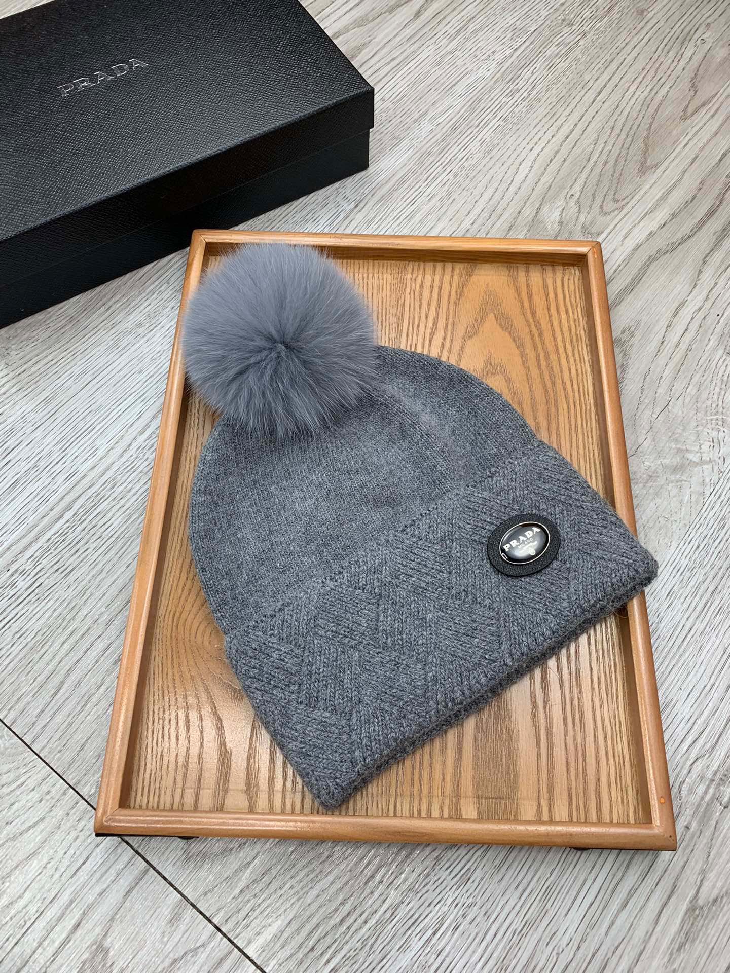 PRADA BEANIE HAT IN SHARK GRAY WOOL AND RABBIT FUR 346719