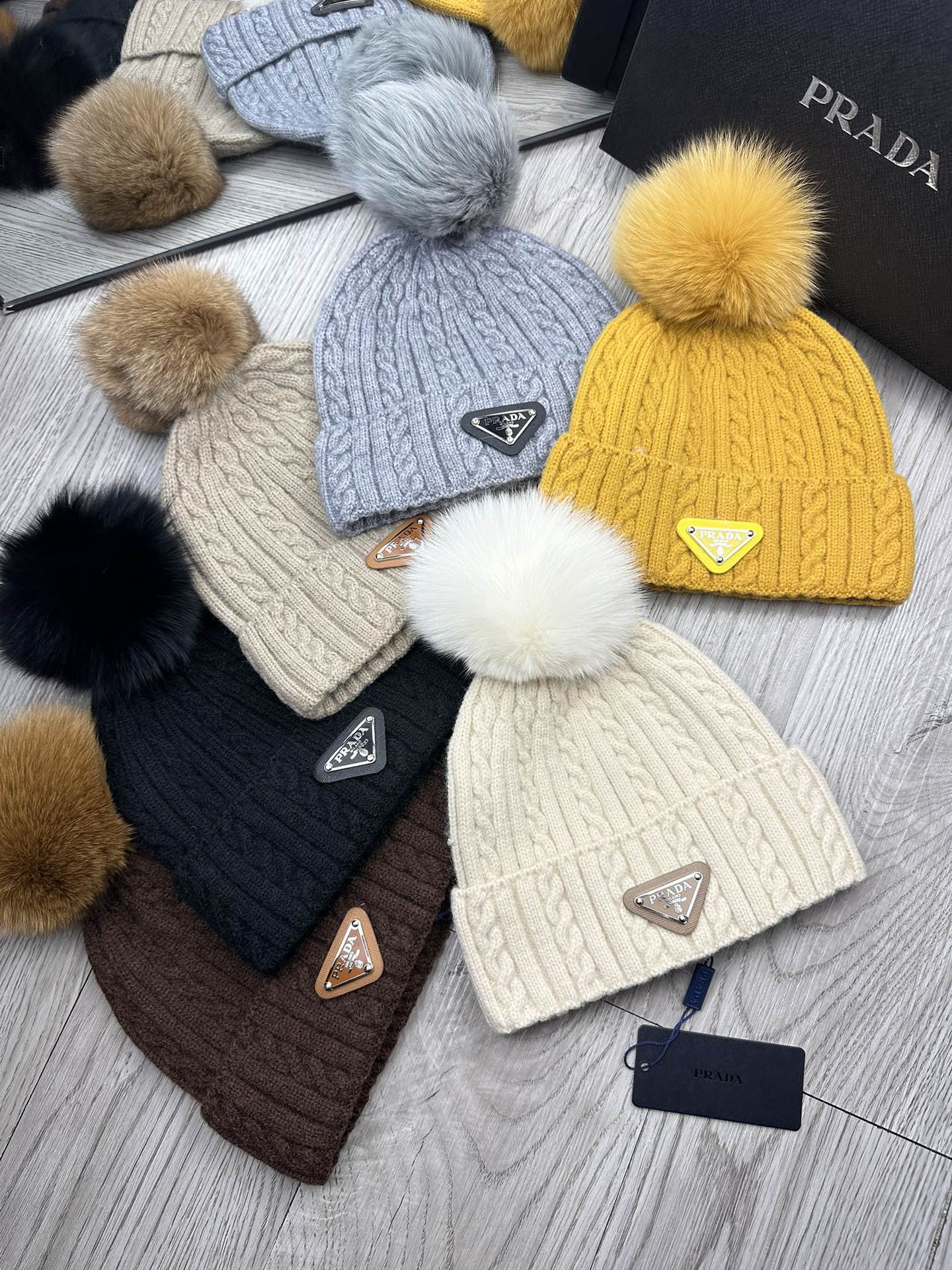 PRADA BEANIE HAT IN CHOCOLATE BROWN WOOL 352364