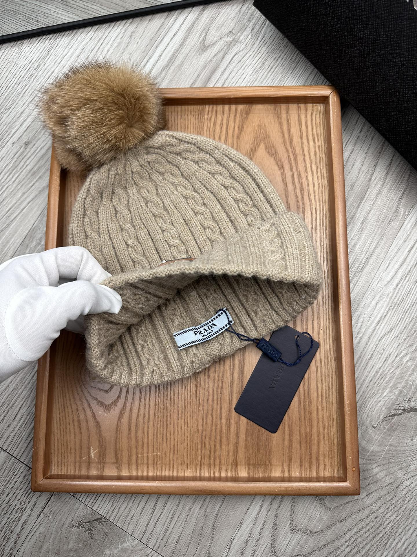 PRADA BEANIE HAT IN CAMEL BROWN WOOL 352367