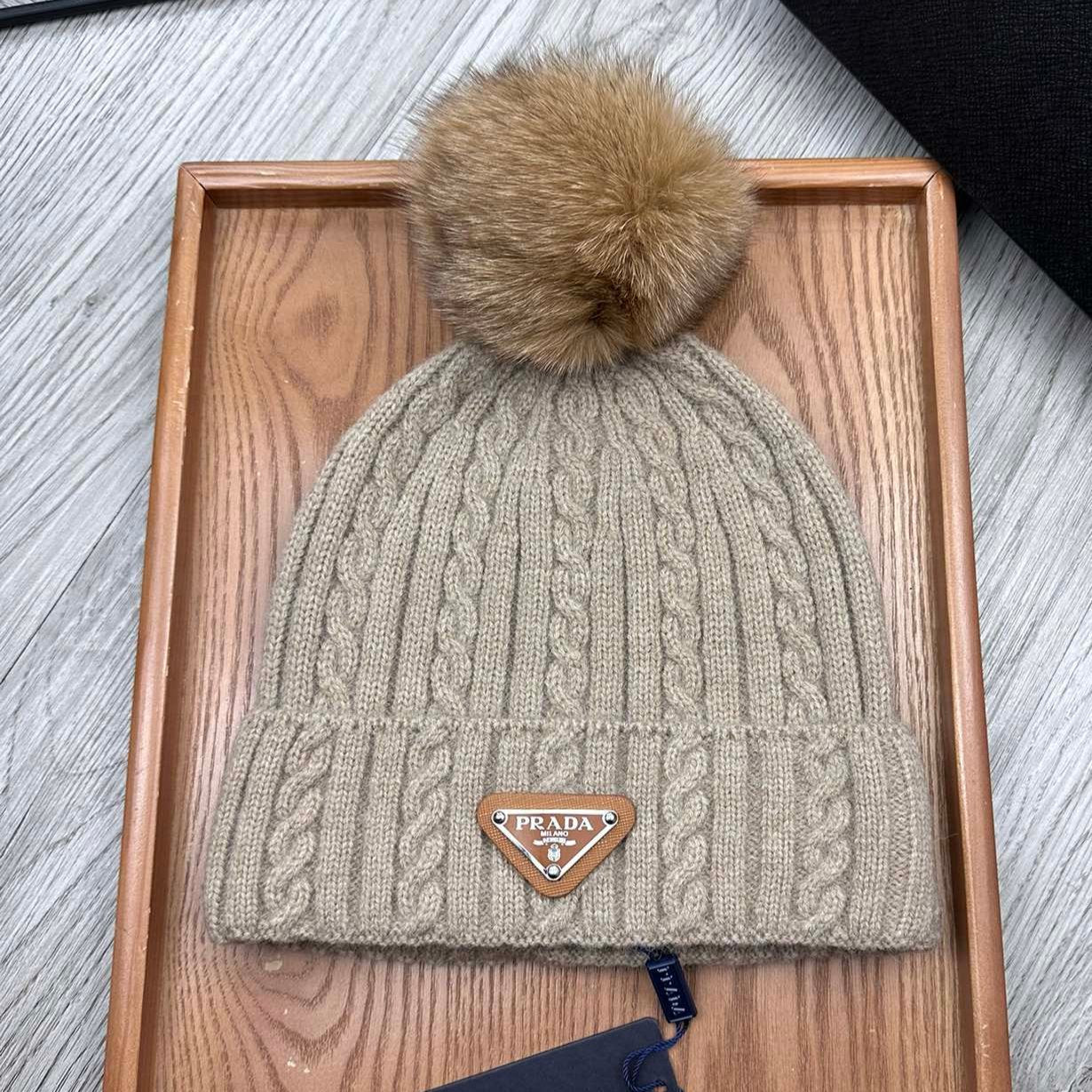 PRADA BEANIE HAT IN CAMEL BROWN WOOL 352367
