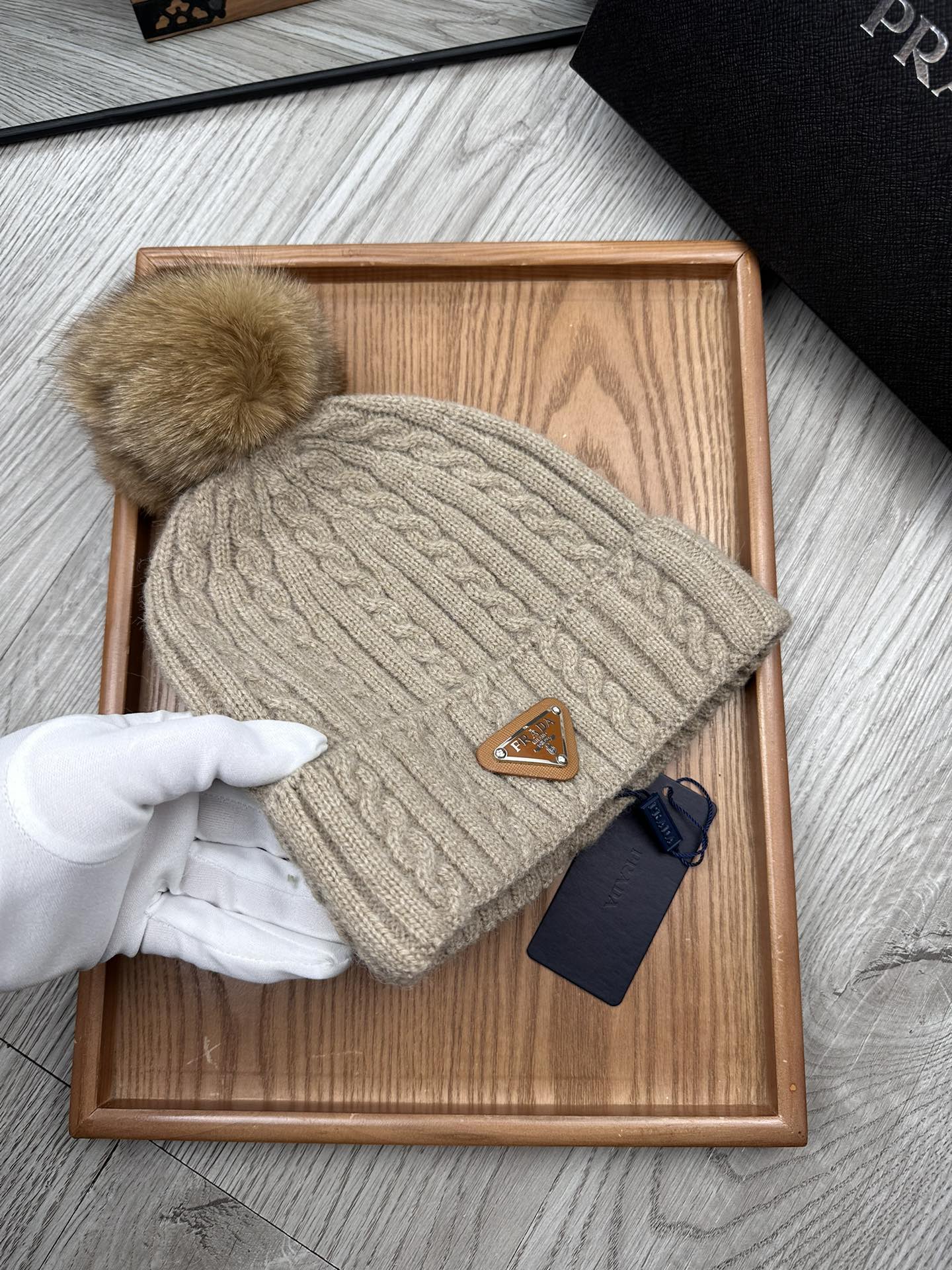 PRADA BEANIE HAT IN CAMEL BROWN WOOL 352367
