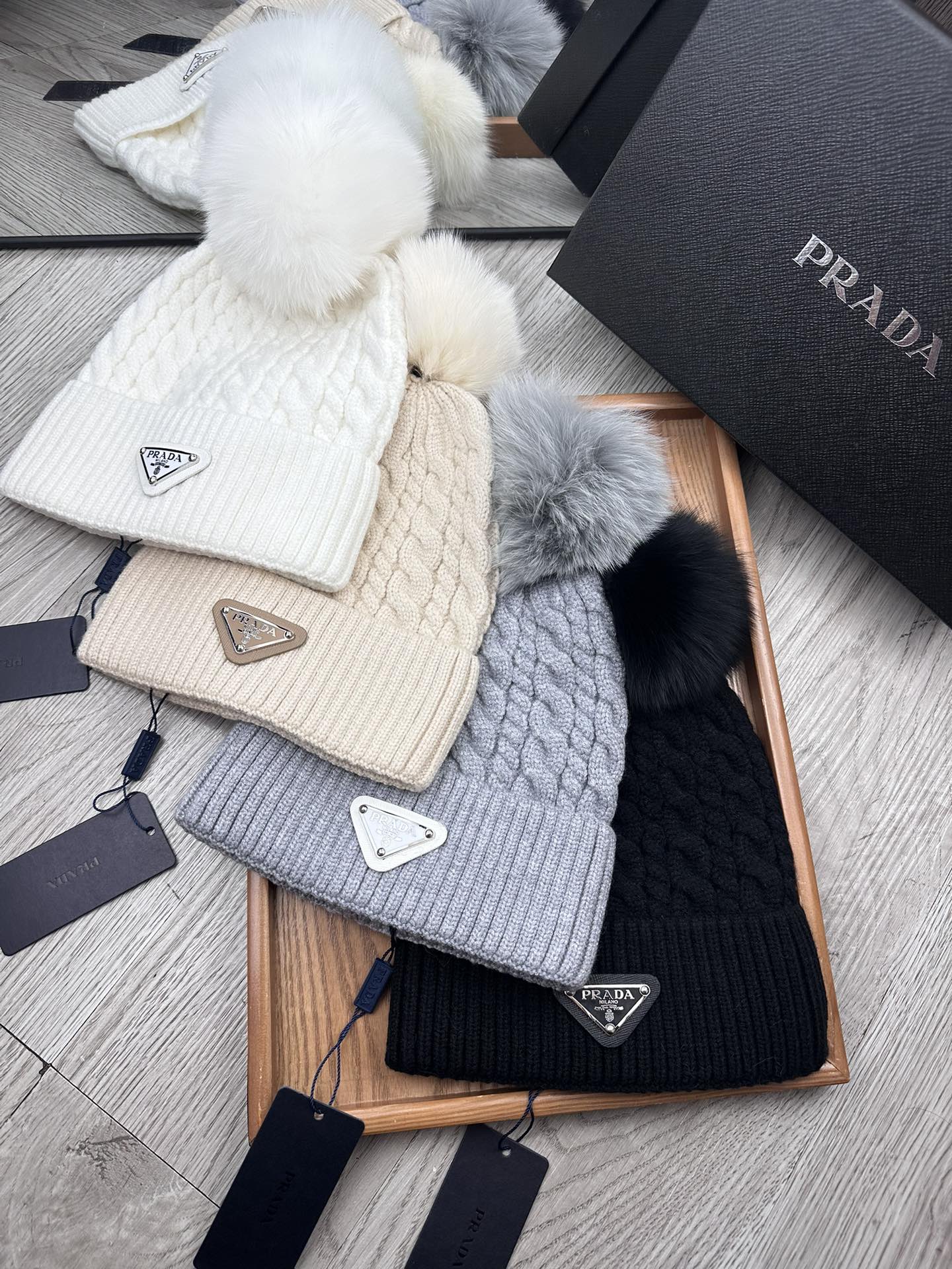 PRADA BEANIE HAT IN PARCHMENT BEIGE WOOL 352377